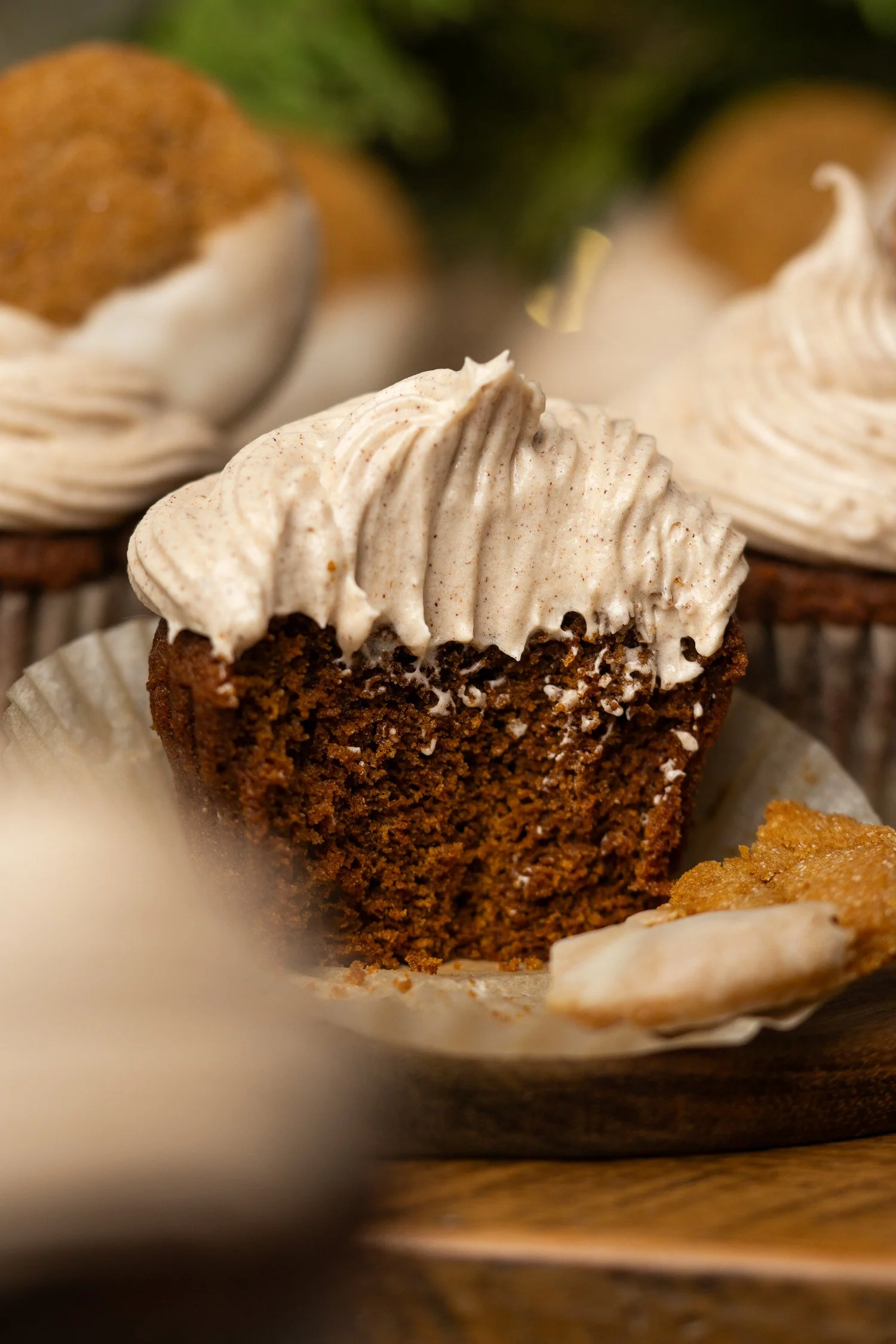Gingerbread_Cupcakes_Cookies-08.jpg