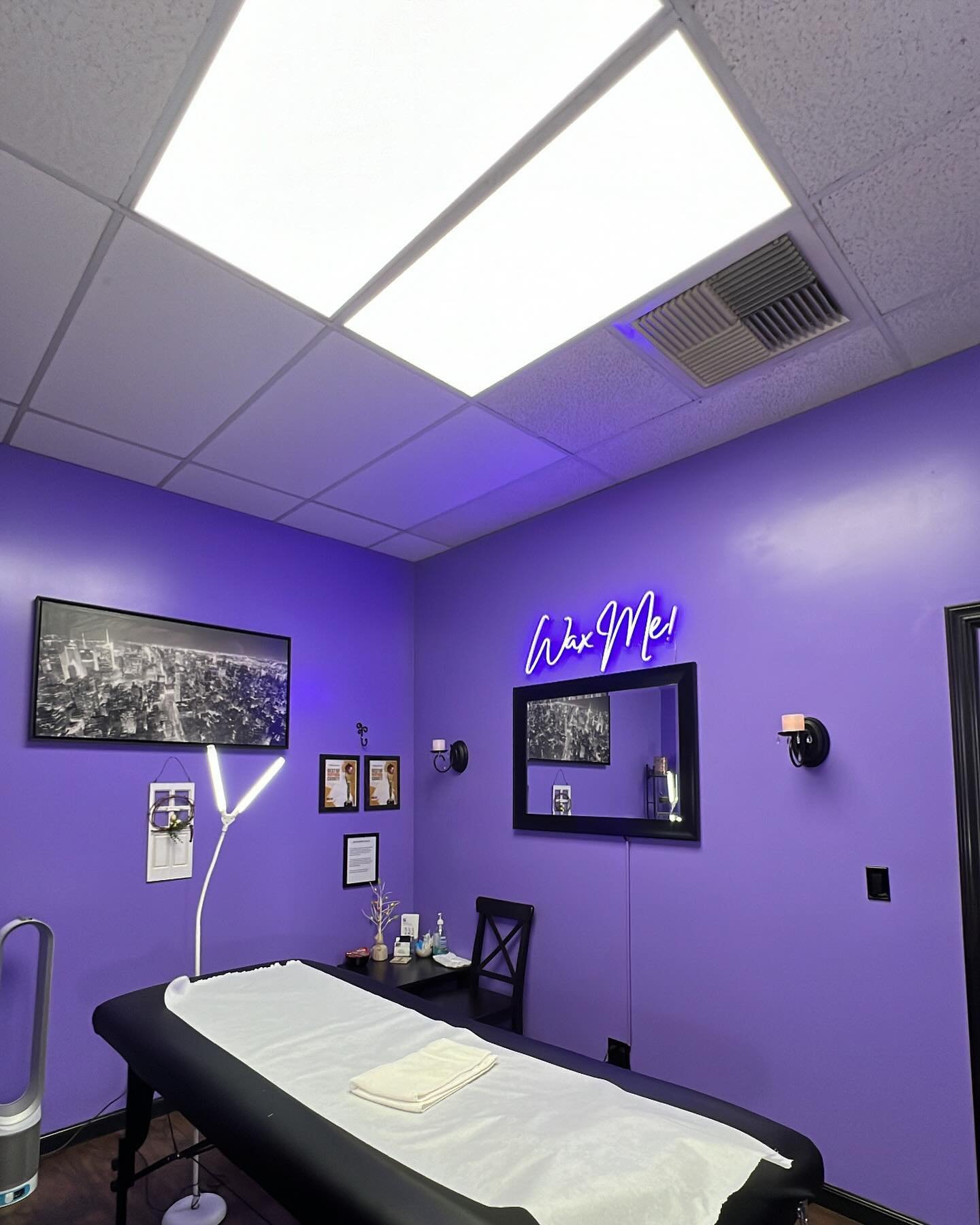 If your waxers room isn&rsquo;t this bright, are you even being waxed thoroughly?🤷🏻&zwj;♀️😂