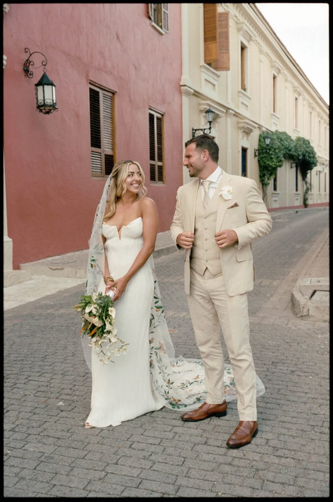cartagena_colombia_destination_wedding_valeriethompsonphotography_0065.jpg