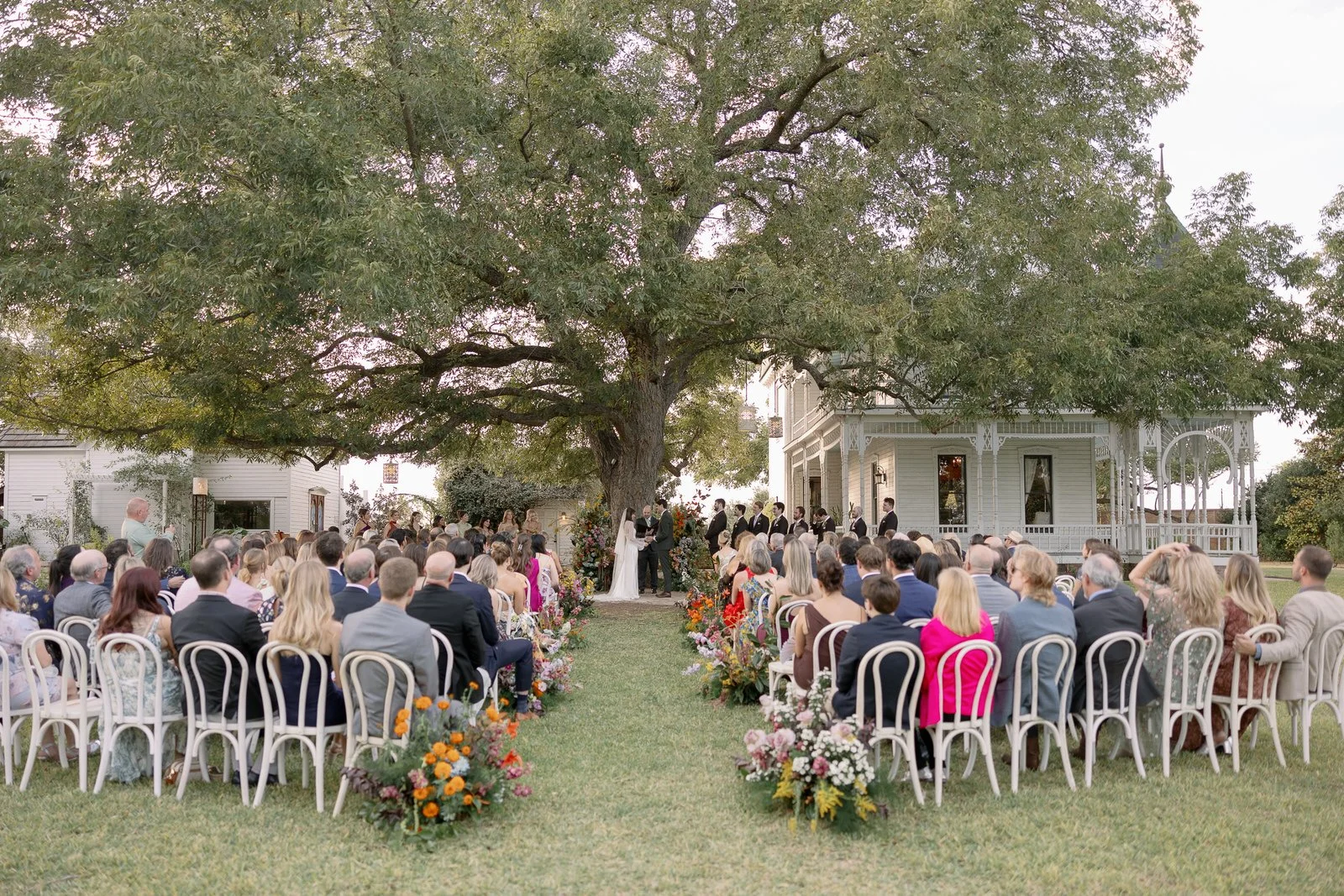 barrmansion_austin_weddingphotographer_valeriethompsonphotography_0123.jpg