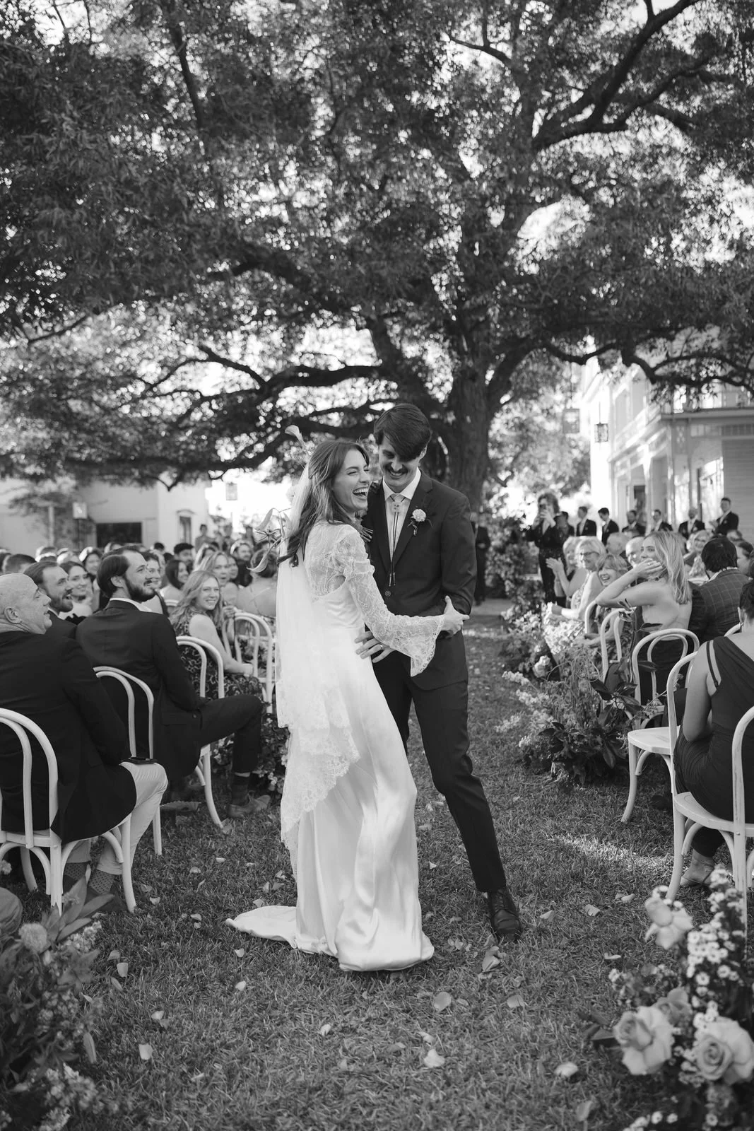 barrmansion_austin_weddingphotographer_valeriethompsonphotography_0136.jpg