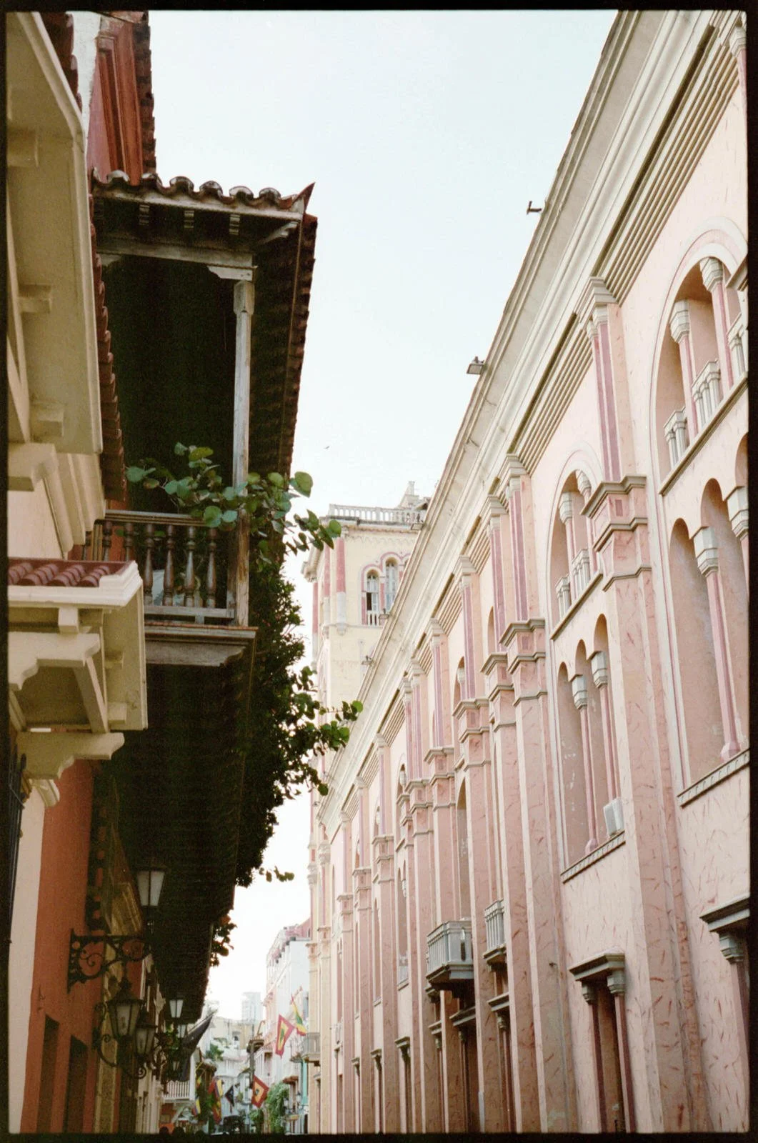 cartagena_colombia_destination_wedding_valeriethompsonphotography_0002.jpg