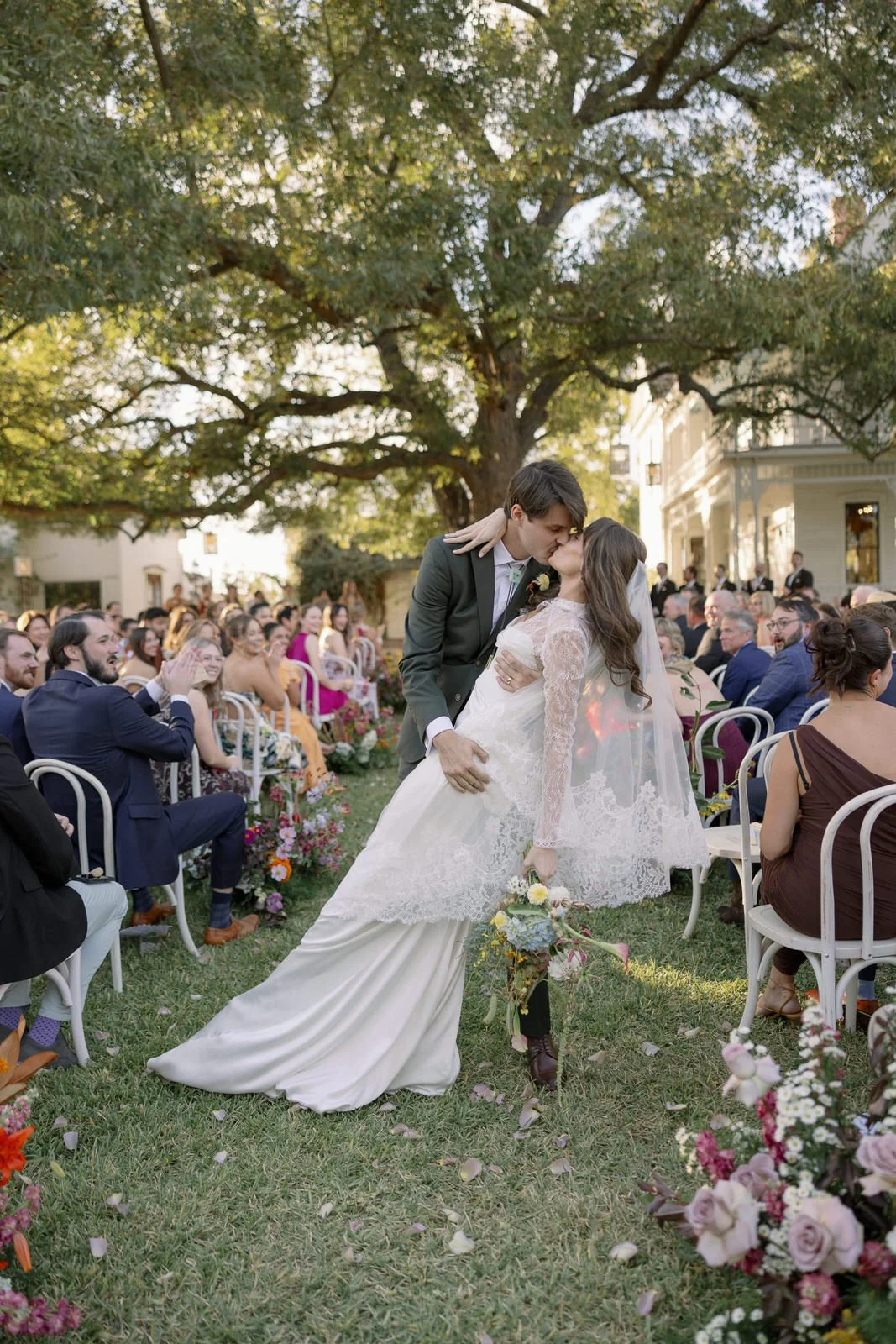 barrmansion_austin_weddingphotographer_valeriethompsonphotography_0135.jpg