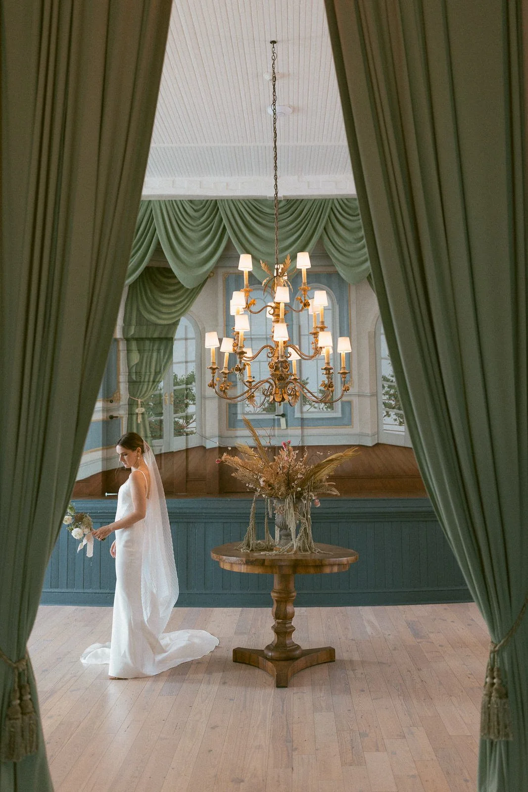 hotelpeterandpaul_neworleans_destination_wedding_valeriethompsonphotography_0027.jpg