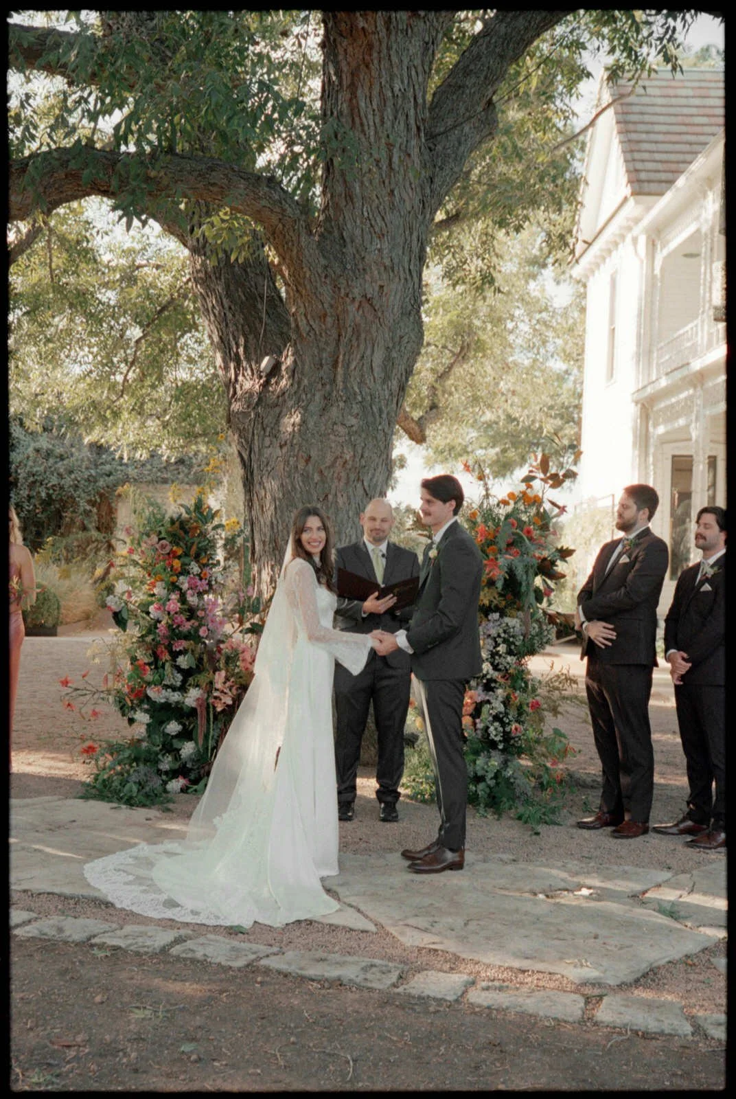 barrmansion_austin_weddingphotographer_valeriethompsonphotography_0125.jpg
