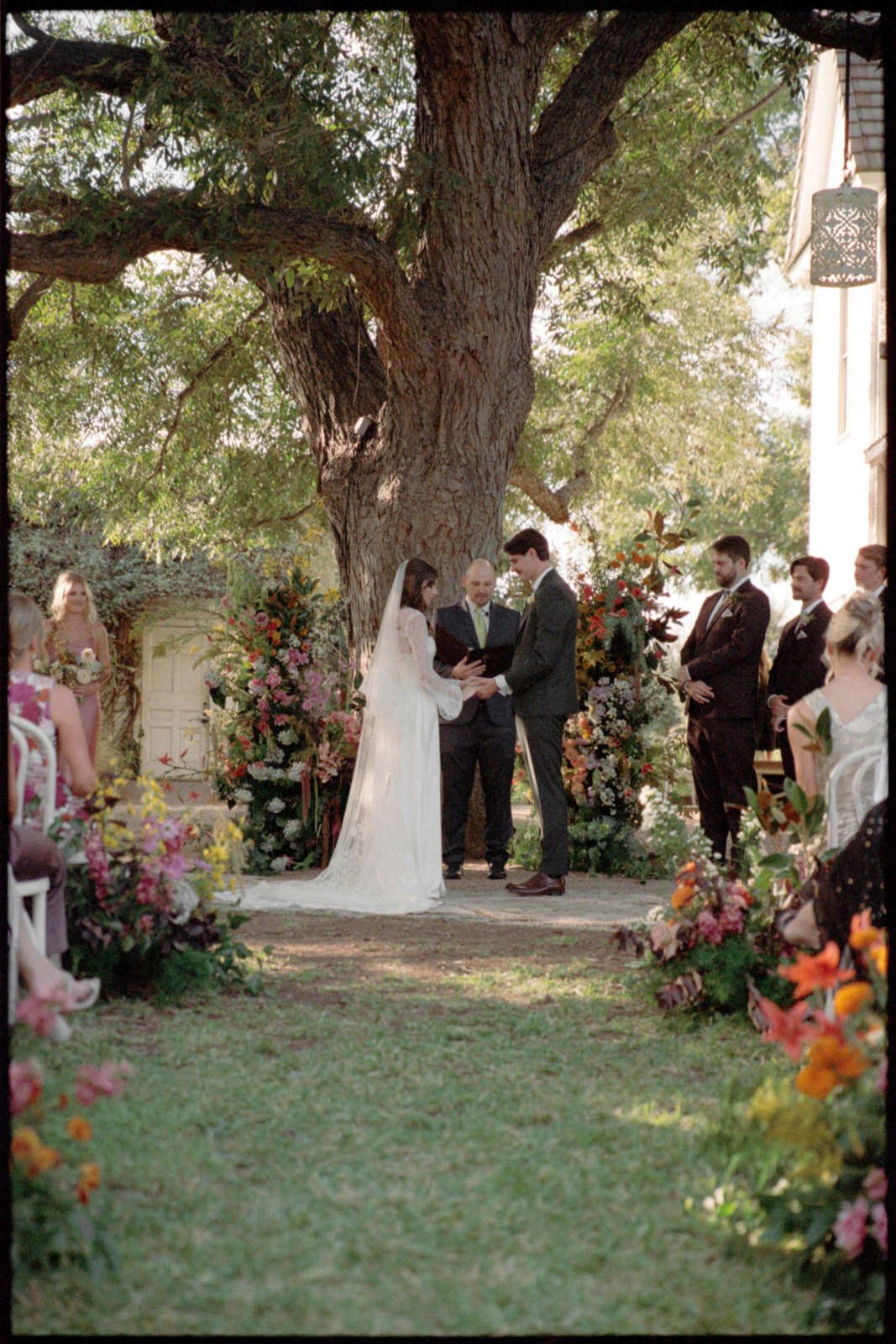 barrmansion_austin_weddingphotographer_valeriethompsonphotography_0129.jpg