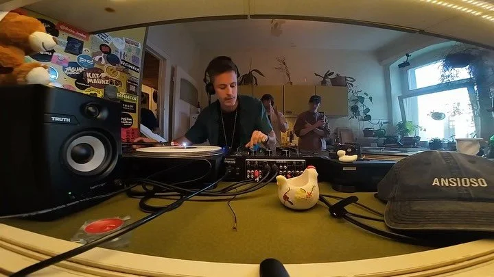 Therapy Jams: Slow Funk &amp; Milanesas w/Bruno Otranto

Warming up the oven with elegant grooves and the always magical touch of @santiagolaurens for our favourite argentinian milanesas 🎩

A beautiful and improvised afternoon with good friends and 