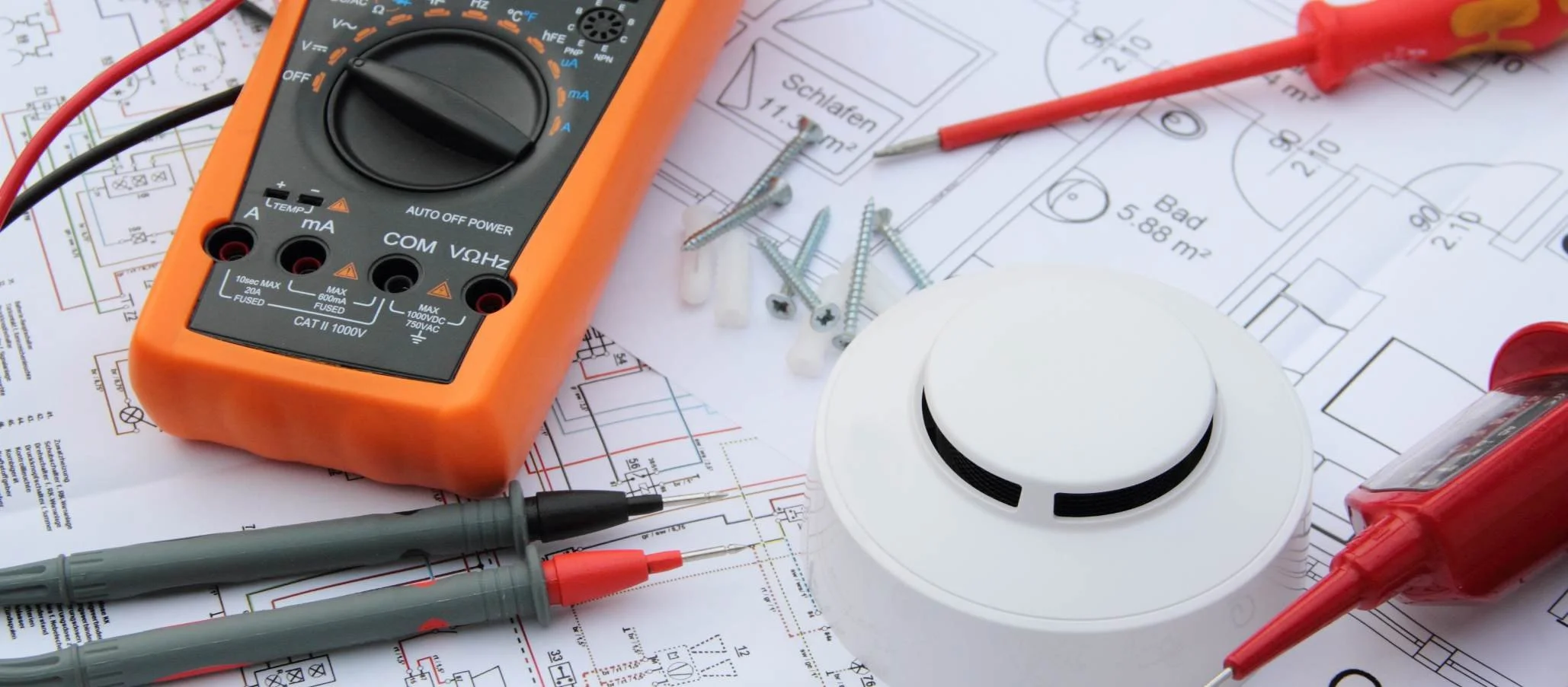 Eendraadsschema en situatieplan. KVB Technics realiseert elektrische en sanitaire installaties voor woningen en renovatieprojecten.