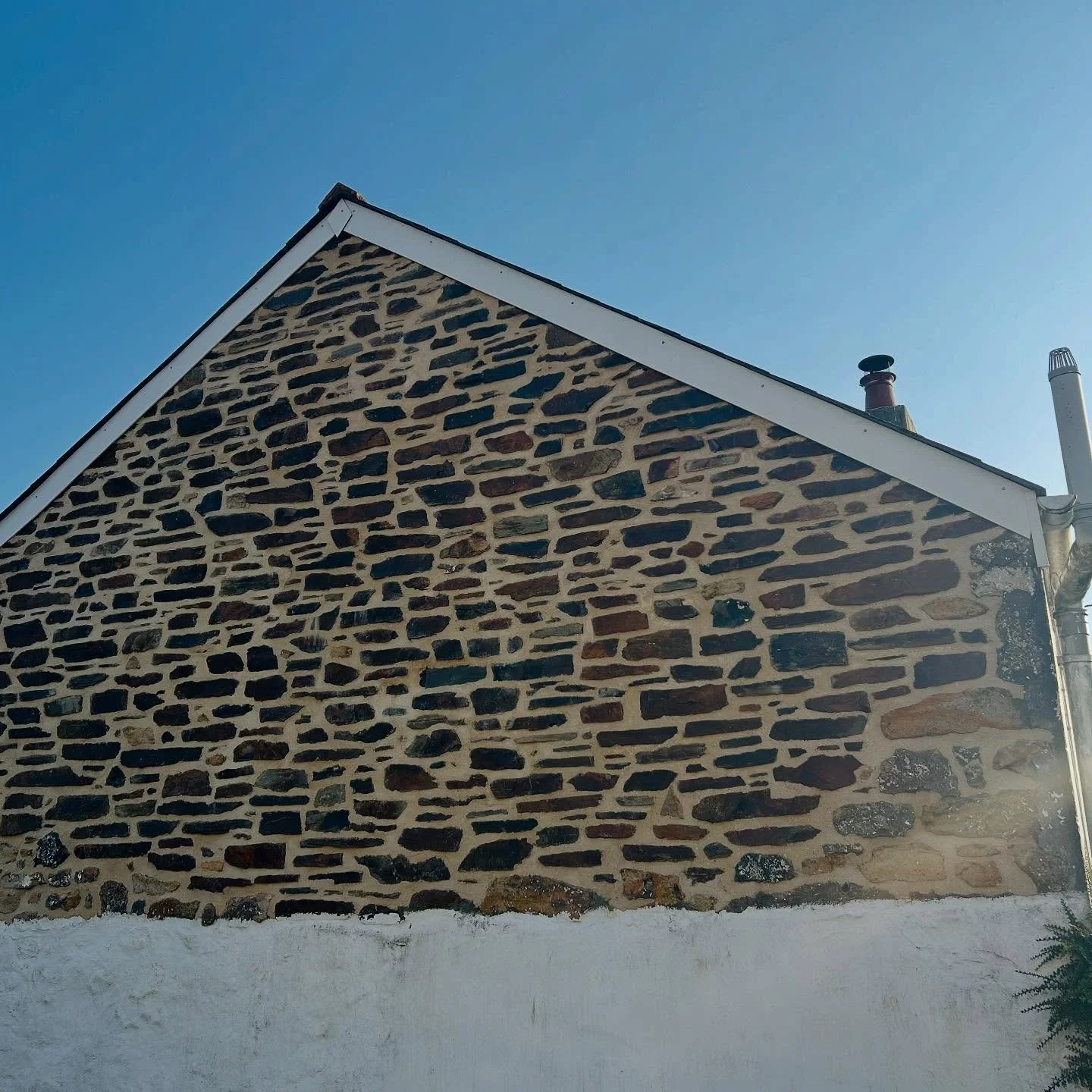 Gable end recently pointed in lime
#lime #gable #point #pointing #mason #stone #house #home #cornwall #cornish #traditional #old #mortar #build #building #sand #natural #nhl