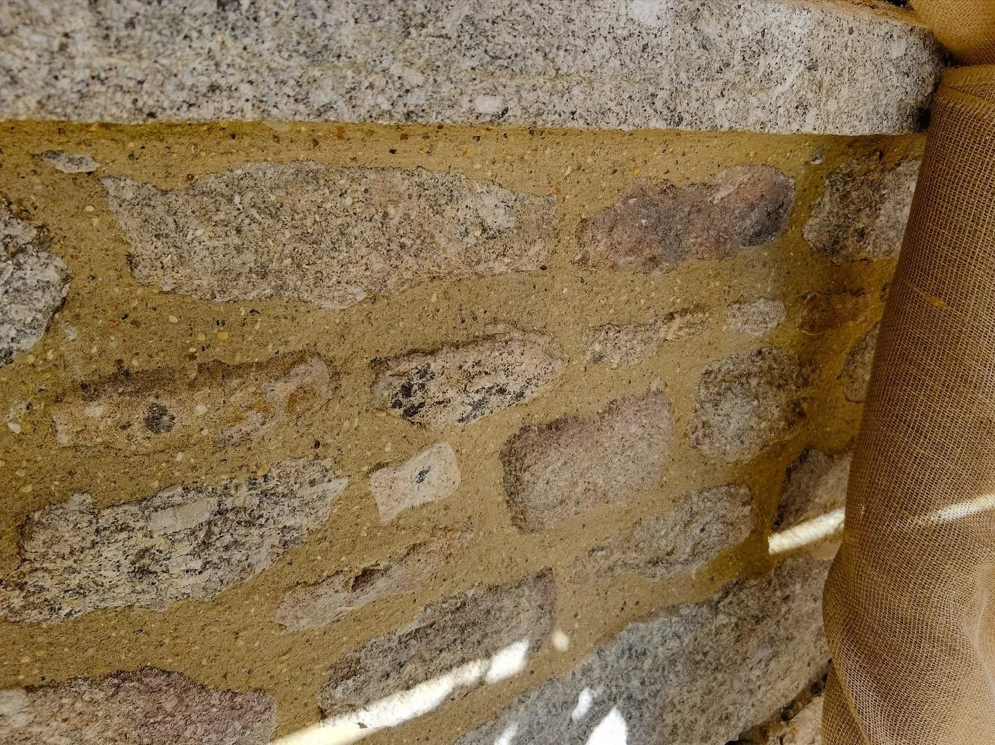 Lime pointing 🌞
#lime #point #work #mason #traditional #cornwall #stone #granite #house #home