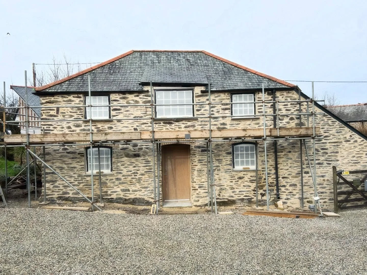 This job has been challenging battling the winter storms and rain but we got there in the end.
#lime #cornwall #work #house #building