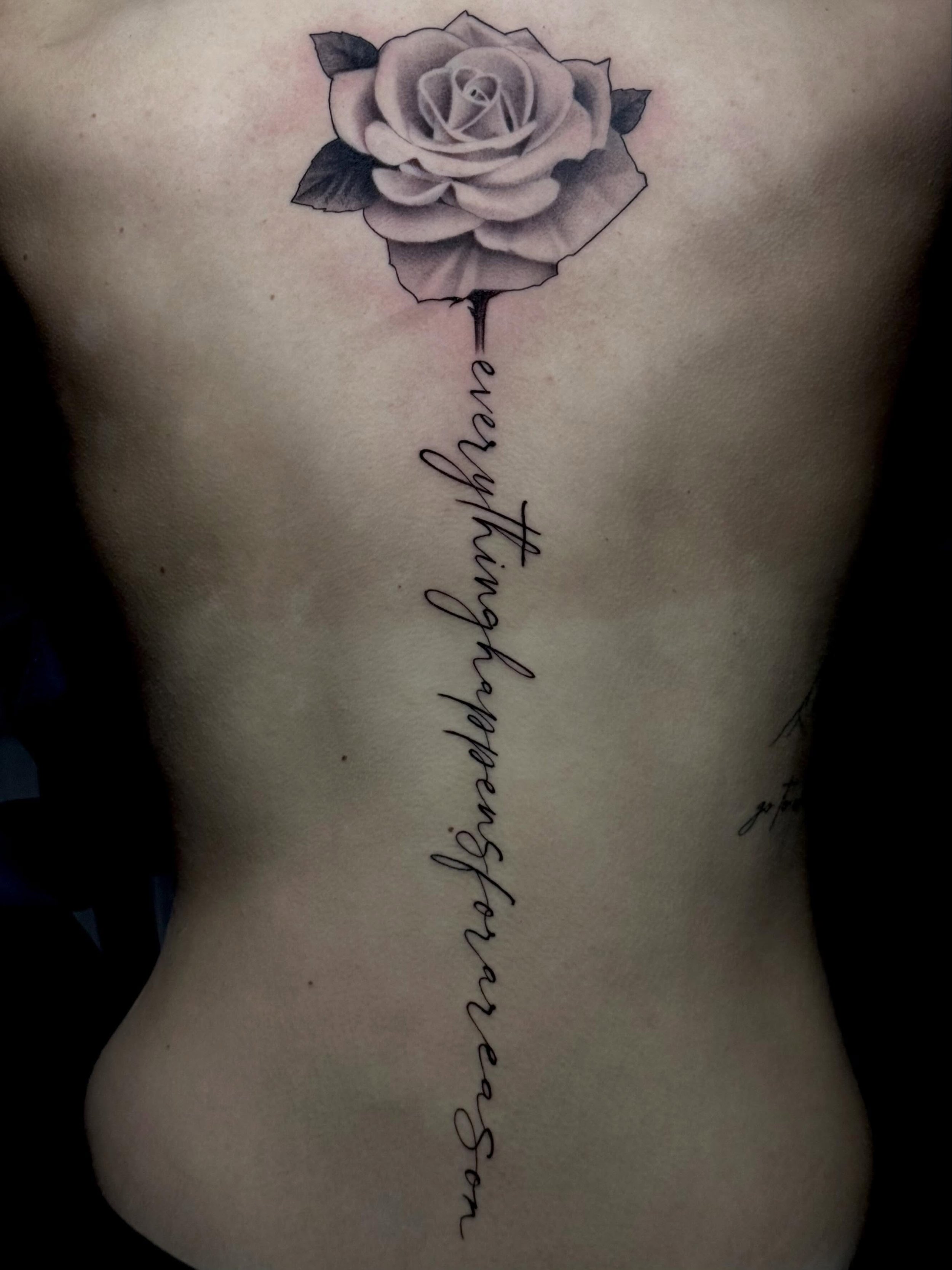 Super Soft Rose &amp; Script for @sam.antonelli 

#rose #scripttattoo #feminintattoo #njtattooartist #spinetattoo