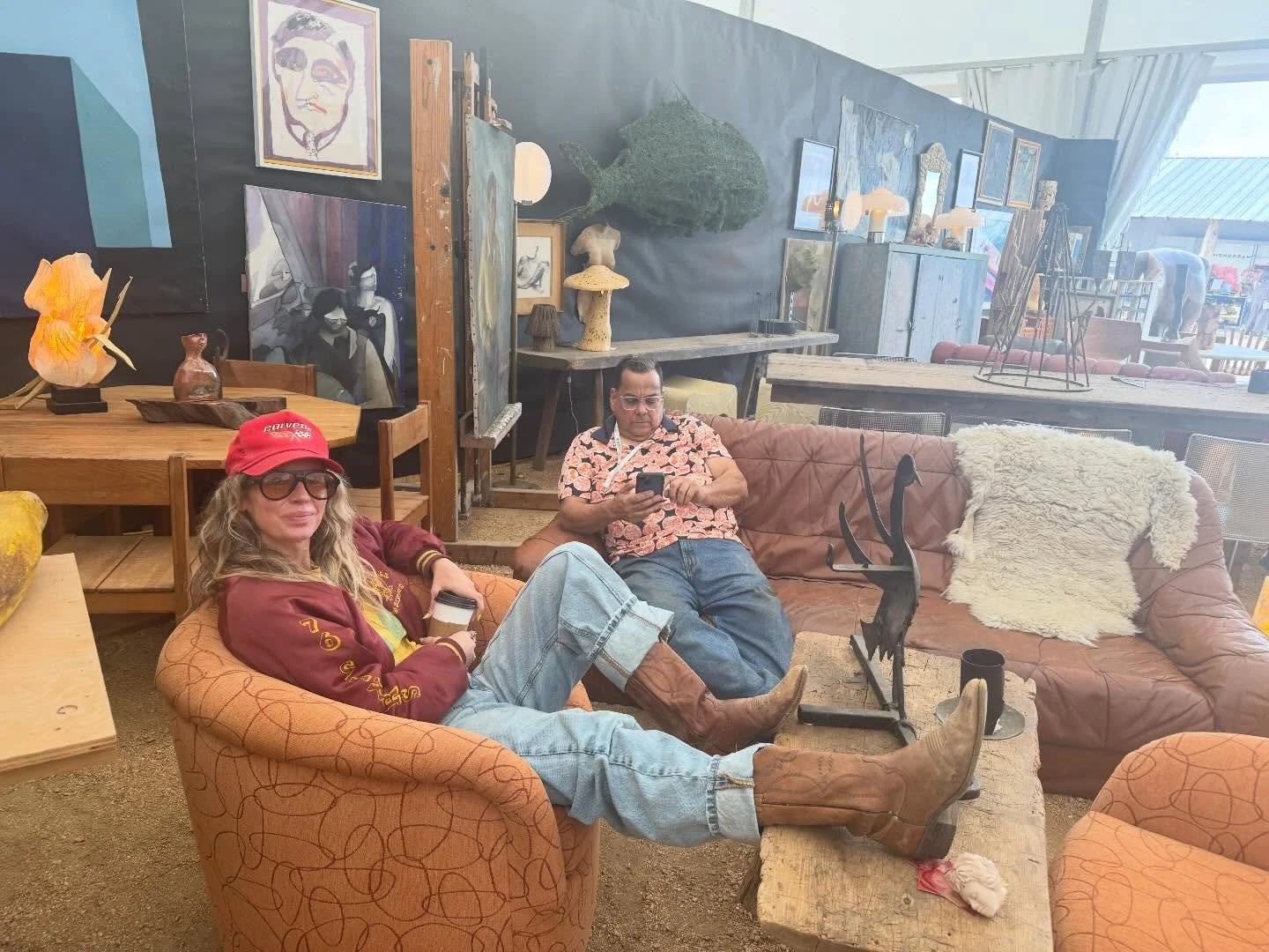 Me and Dan @thegoodeyeantiques, just a good hang. Happy to have a new buddy! 

@marburgerfarm tent4 booth E1