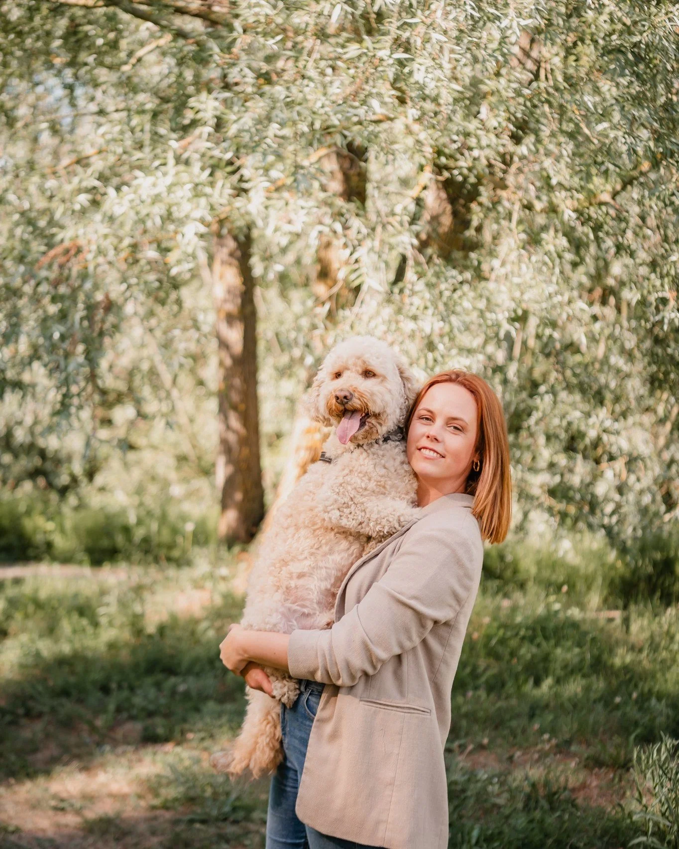 Echte liefde heeft vier pootjes en een kwispelstaart. πΆ π
Wie van jullie gezin hoort er absoluut ook bij op de foto? πΎπ