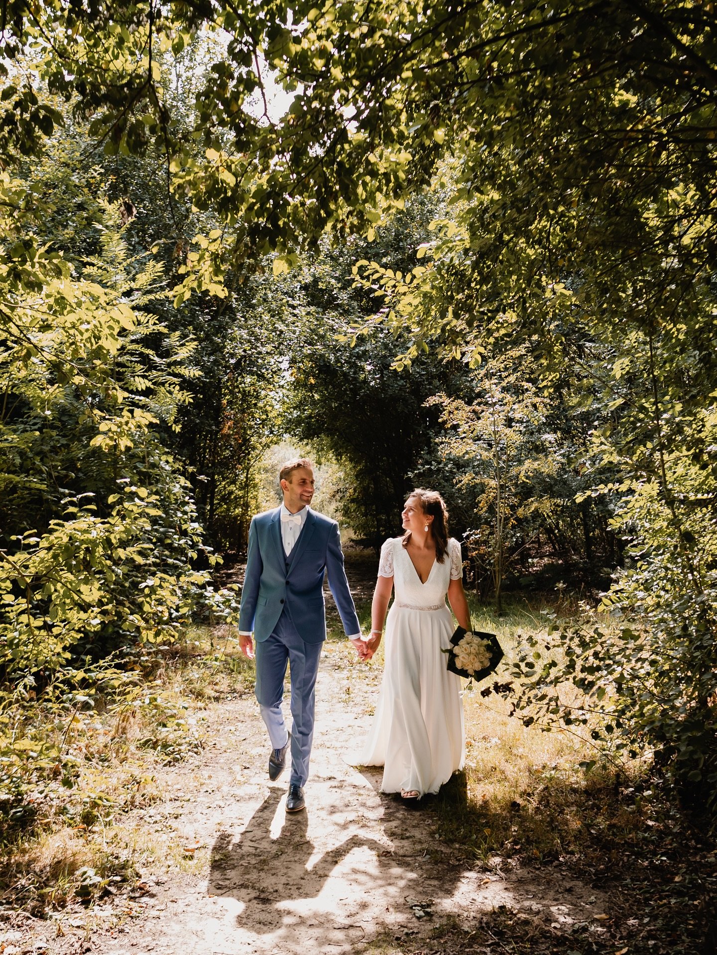 Begin september mocht ik het huwelijk van Delphine en Sander vastleggen 🫶🏼 Een mooie dag met stralend weer en ik mocht er middenin staan met mijn camera. 

Deze beelden doen met alweer verlangen naar een nieuwe trouwzomer. En goed nieuws: voor zome