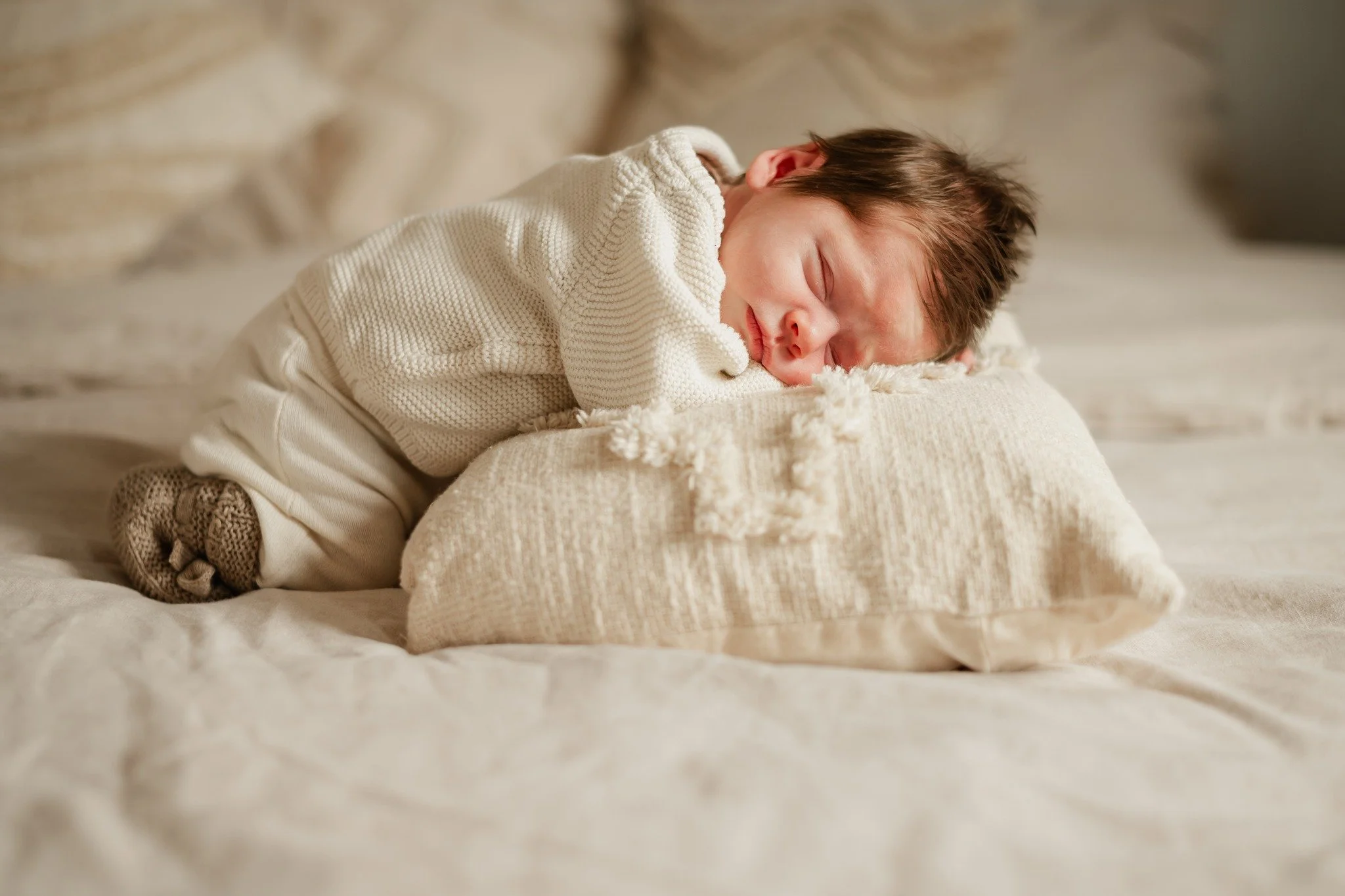 Lief klein meisje 🐥🐝

Deze foto&rsquo;s werden gewoon genomen in de slaapkamer thuis.
In jullie eigen coconnetje, helemaal op jullie tempo.

Dat zorgt voor rust&hellip; en kijk eens wat een prachtig resultaat. 🤍
