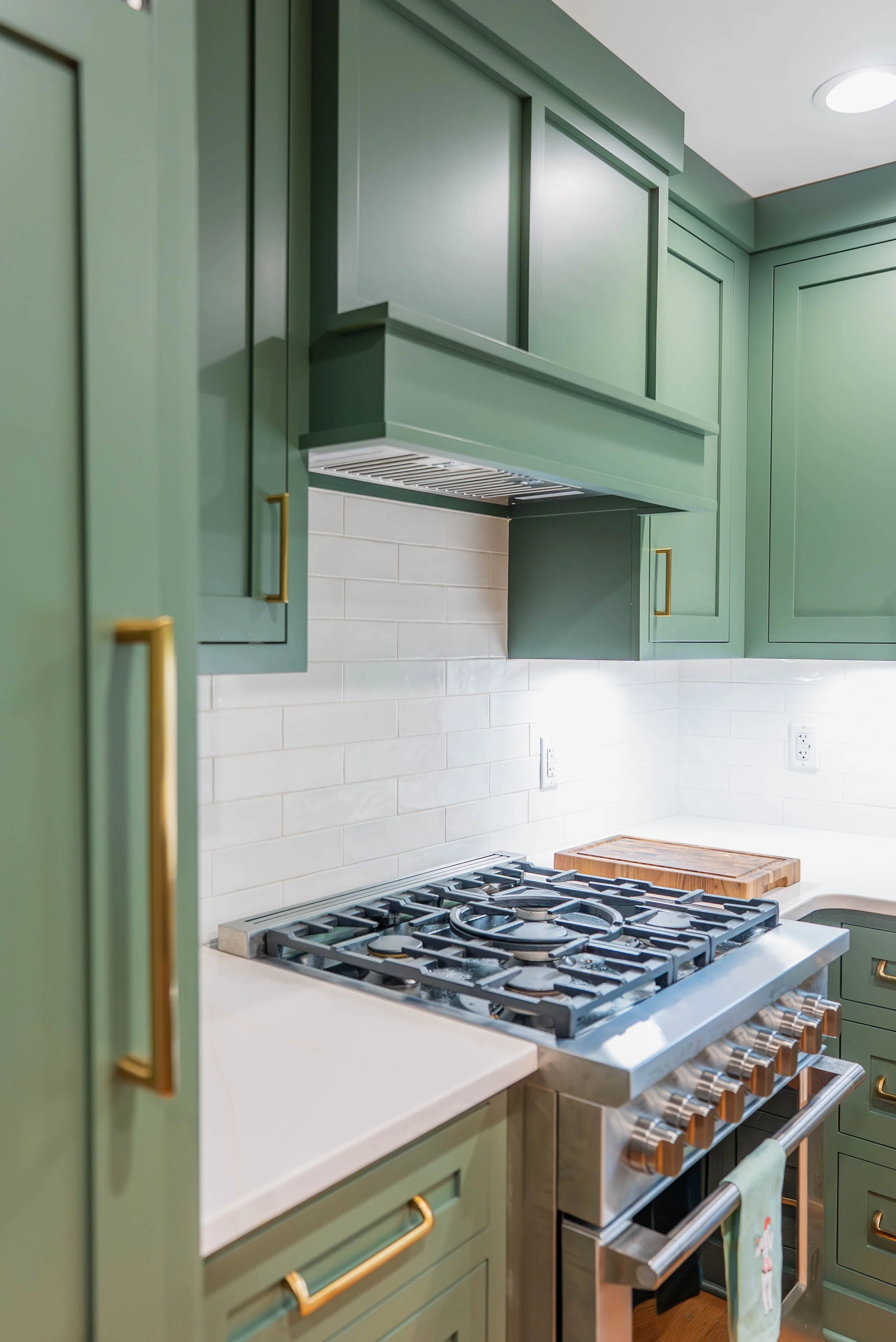 Traditional Farmhouse Kitchen Remodel by Cookeville Kitchen Sales project photo 7