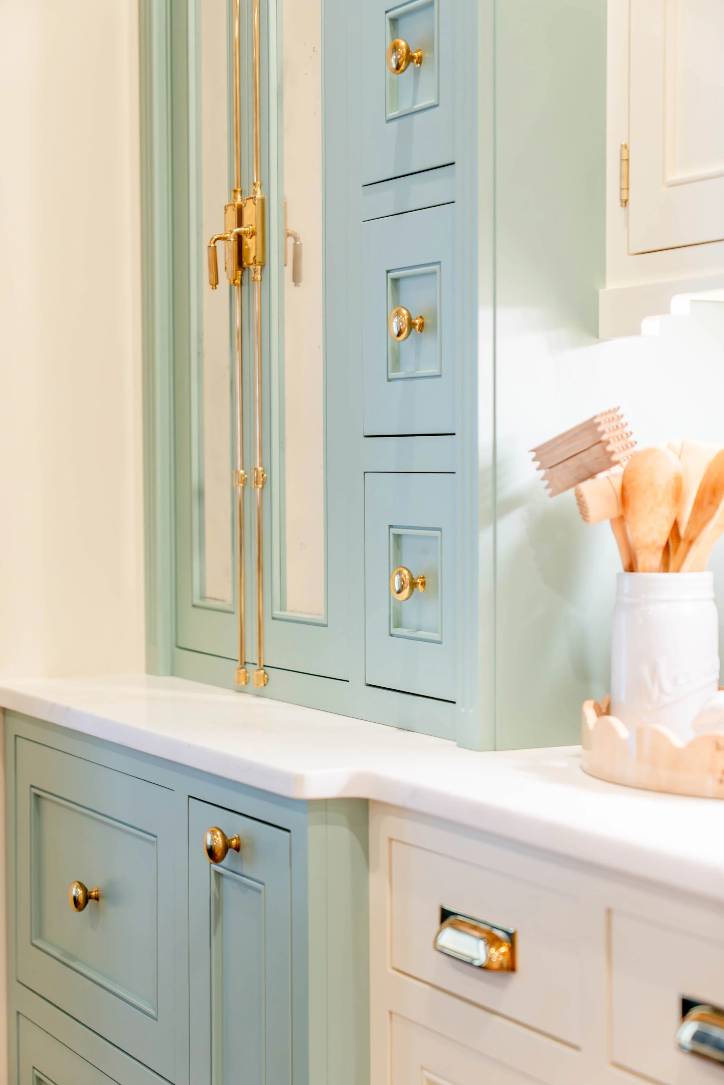 Colorful Traditional Farmhouse Kitchen Remodel by Cookeville Kitchen Sales project photo 9