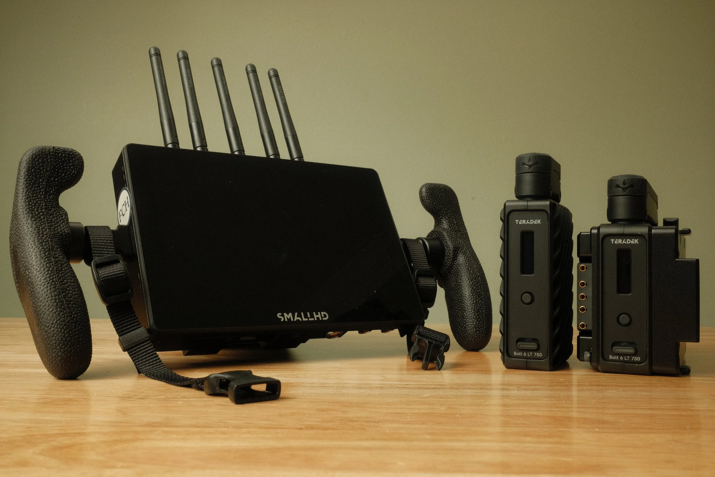 Teradek Bolt6 750 RX, TX and SmallHD cine 7 with Bolt6 RX Module- $250/day