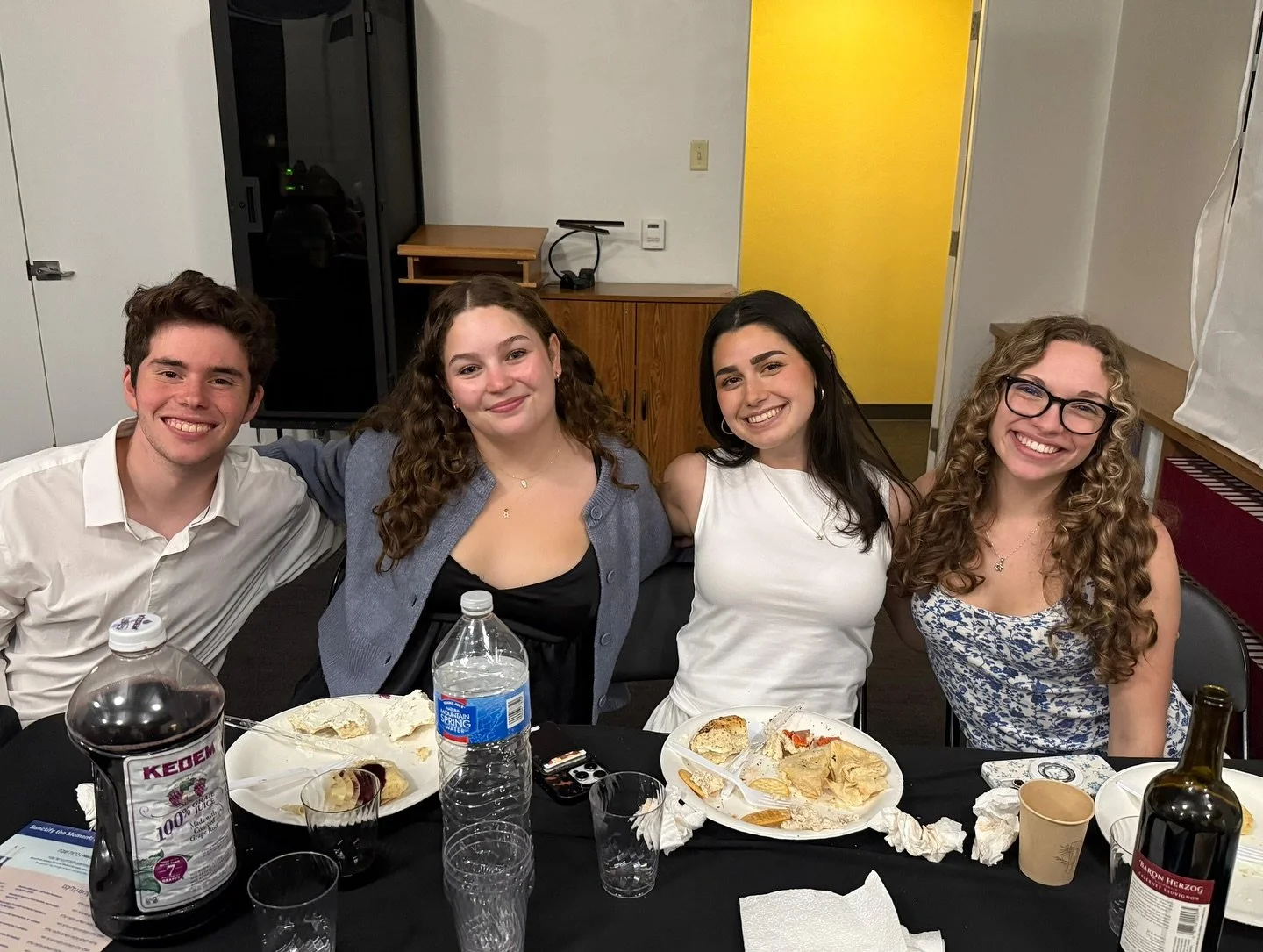Breaking the fast, together 💙

Thank you to everyone who joined us for Yom Kippur break fast- we loved coming together as a community and spend this meaningful time together! 

#YomKippur #breakthefast #ClaremontHillel #ClaremontColleges
