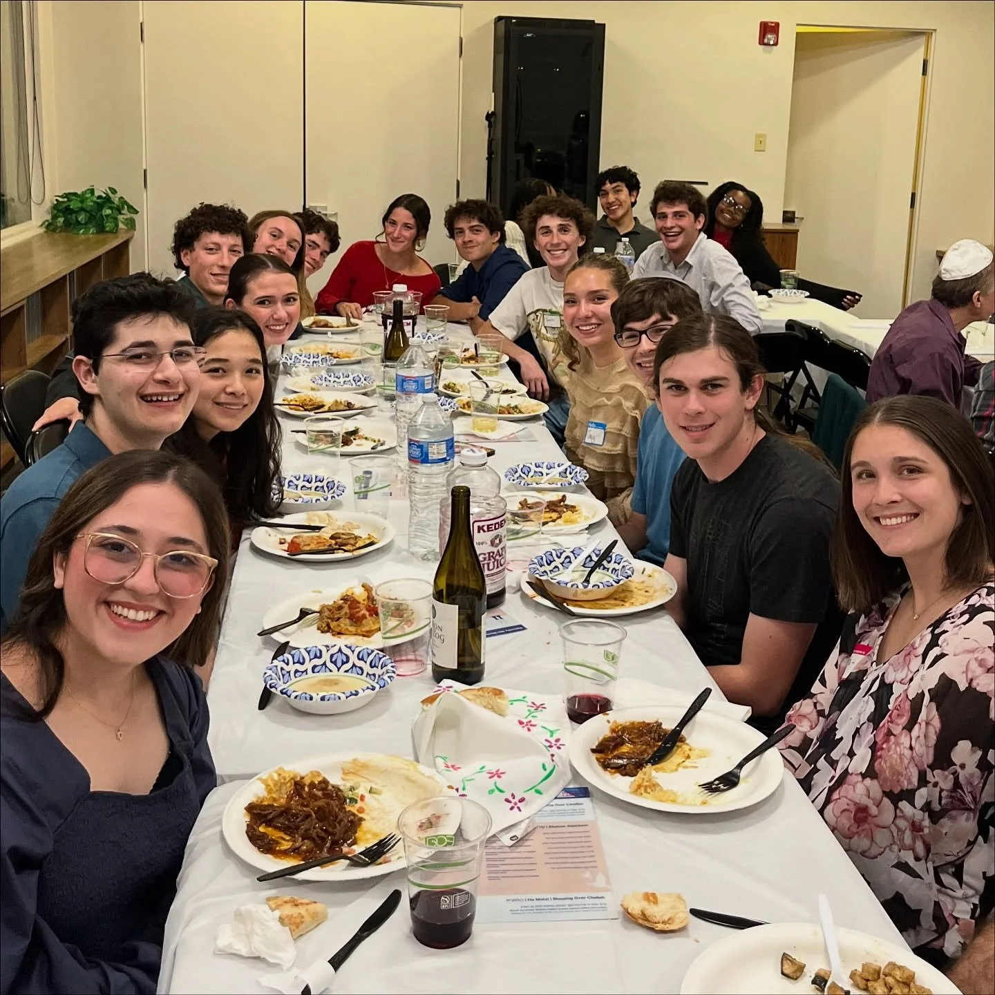 Family Weekend Shabbat Recap! 🧑&zwj;🧑&zwj;🧒&zwj;🧒
💛 We loved welcoming parents and students for a meaningful Shabbat full of connection, laughter, and delicious food 🕯️

#ClaremontHillel #ShabbatShalom #FamilyWeekend #JewishLife #Community