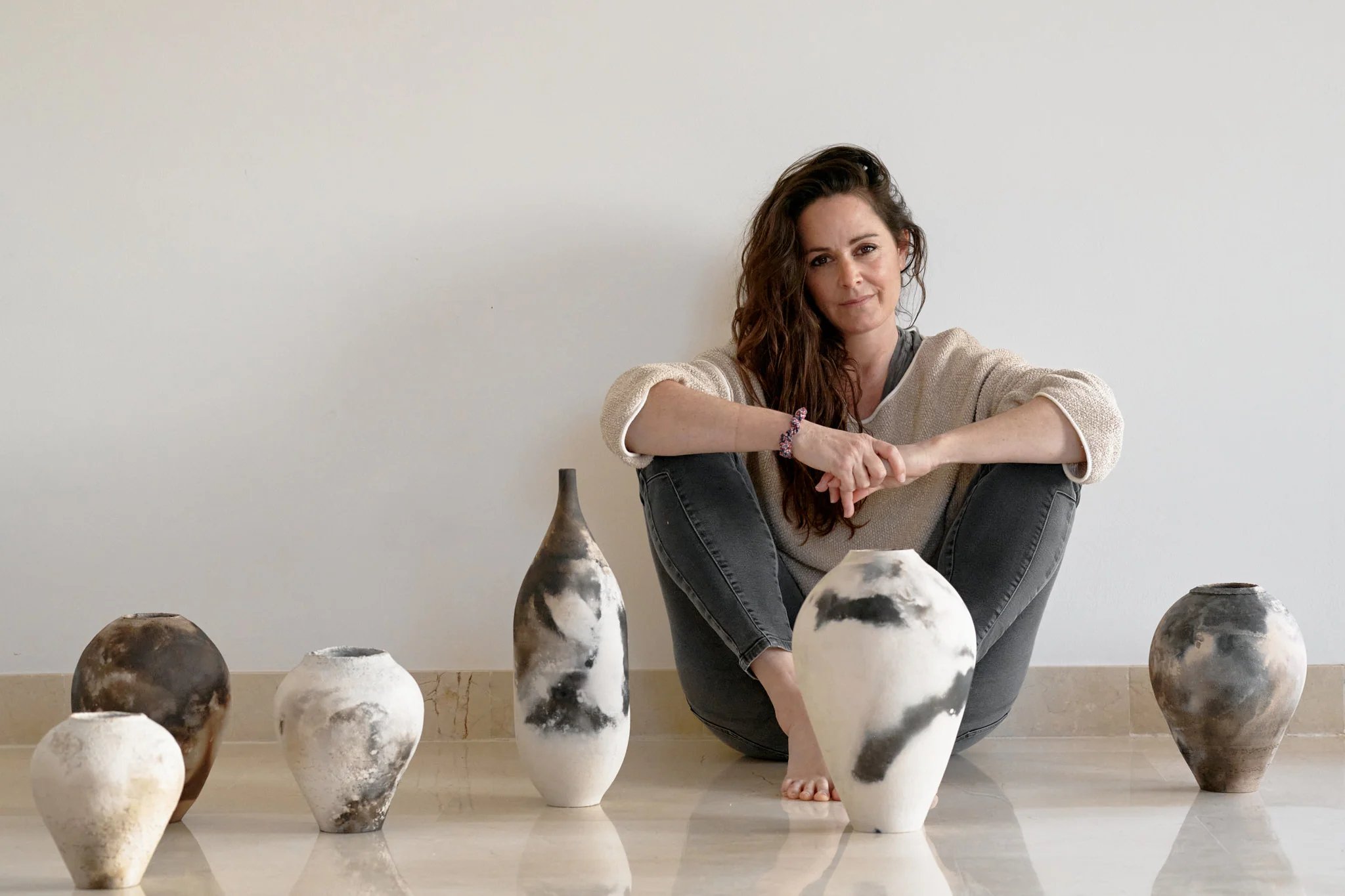Maria De Haan
Maria De Haan is a British/Spanish ceramicist, celebrated for her signature smoke-fired vessels and contemporary forms. Inspired by natural shapes and textures, her creations are emotive, elegant, and quietly powerful. After esta