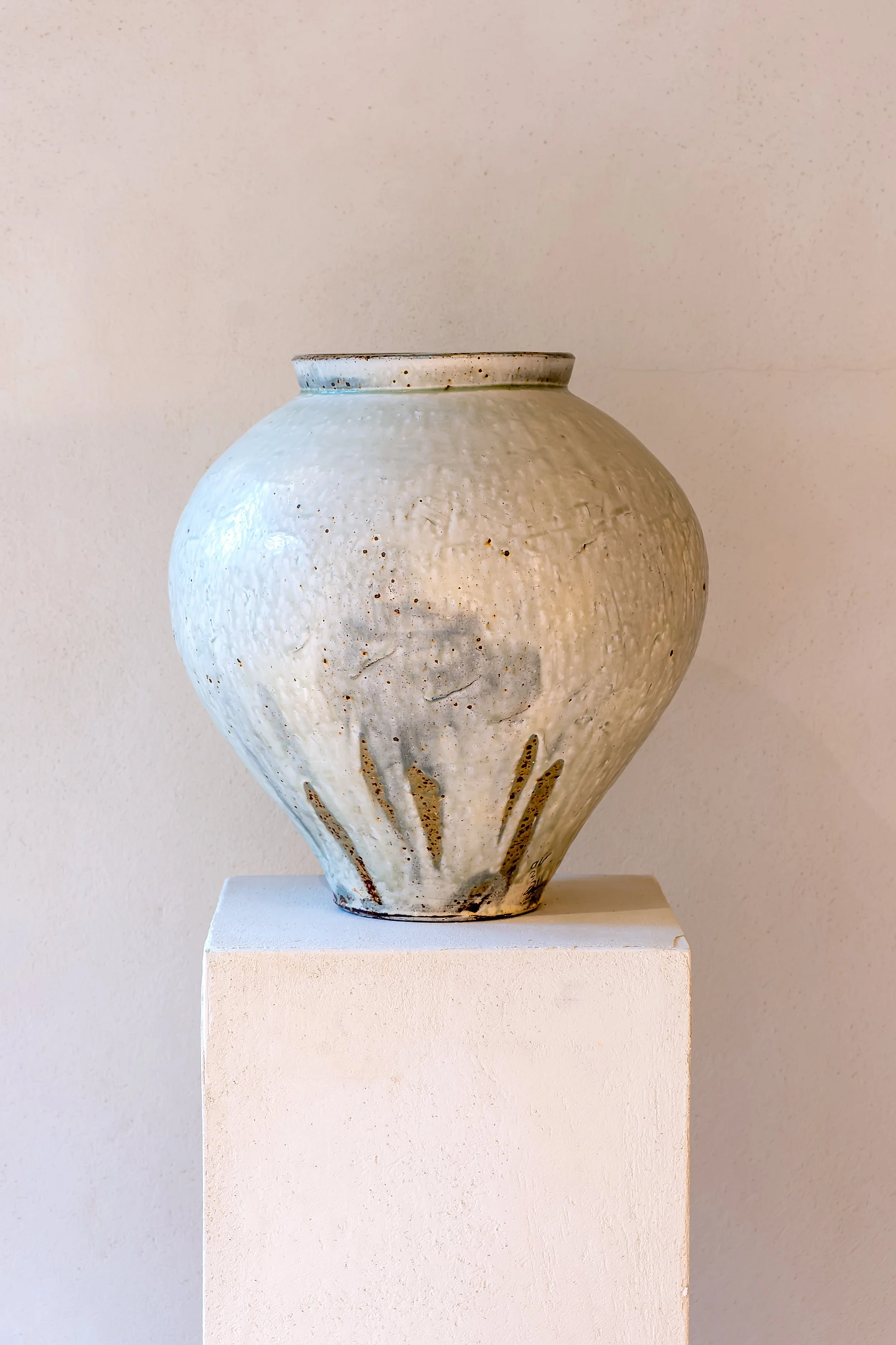 mdh-third-selection-73_54796280954_o_large korean jar.jpg