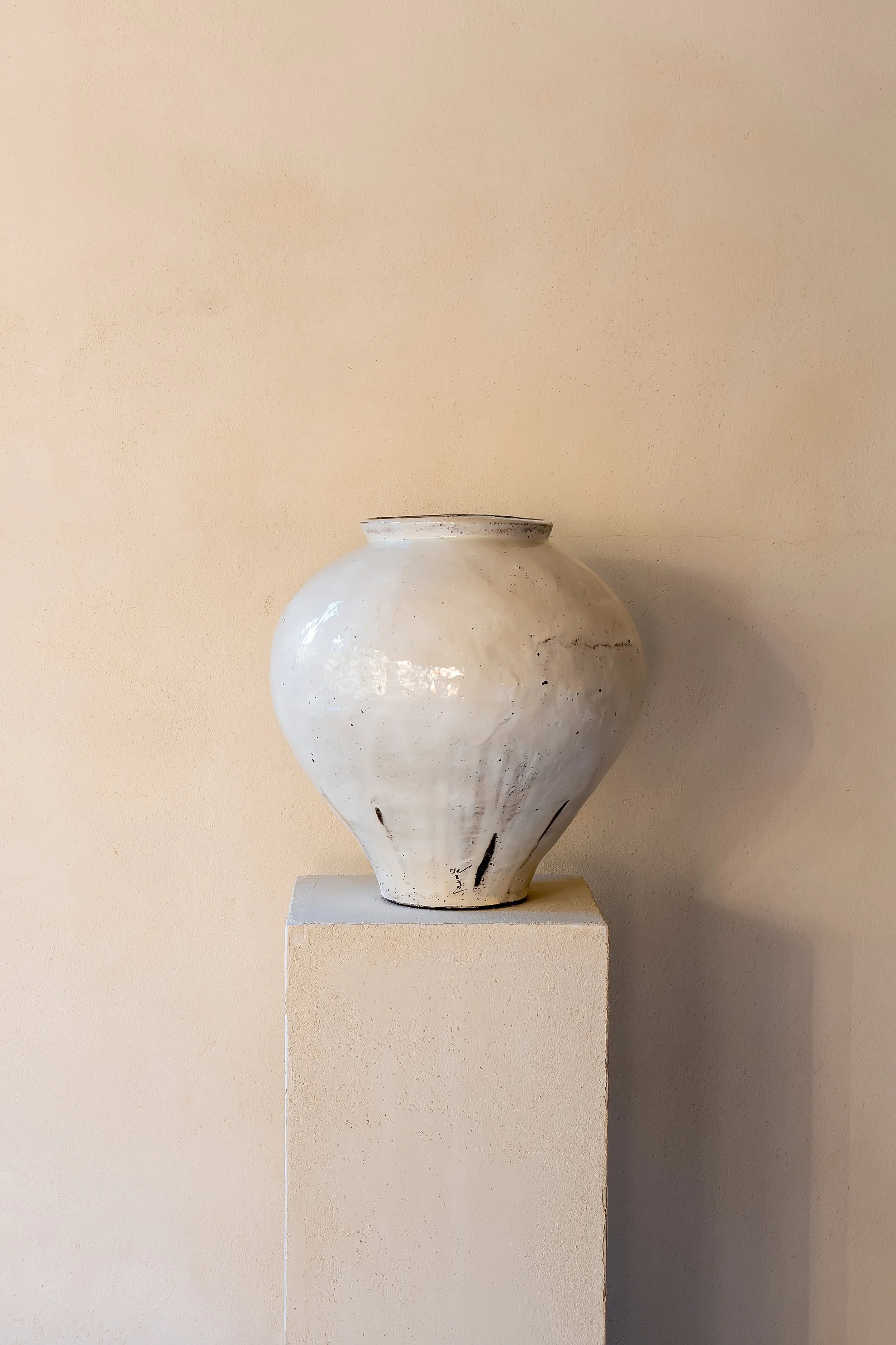 mdh-third-selection-47_54796281889_o_medium korean jar 2.jpg