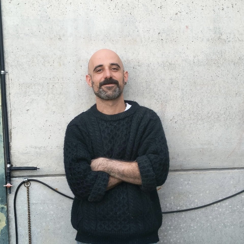   Álvaro Villamañán   

From the beginning, Álvaro Villamañán tried to learn in a completely self-taught manner, stating, “I didn't have anyone to teach me the techniques I wanted to learn. This allowed me to develop a very personal style of work, ha