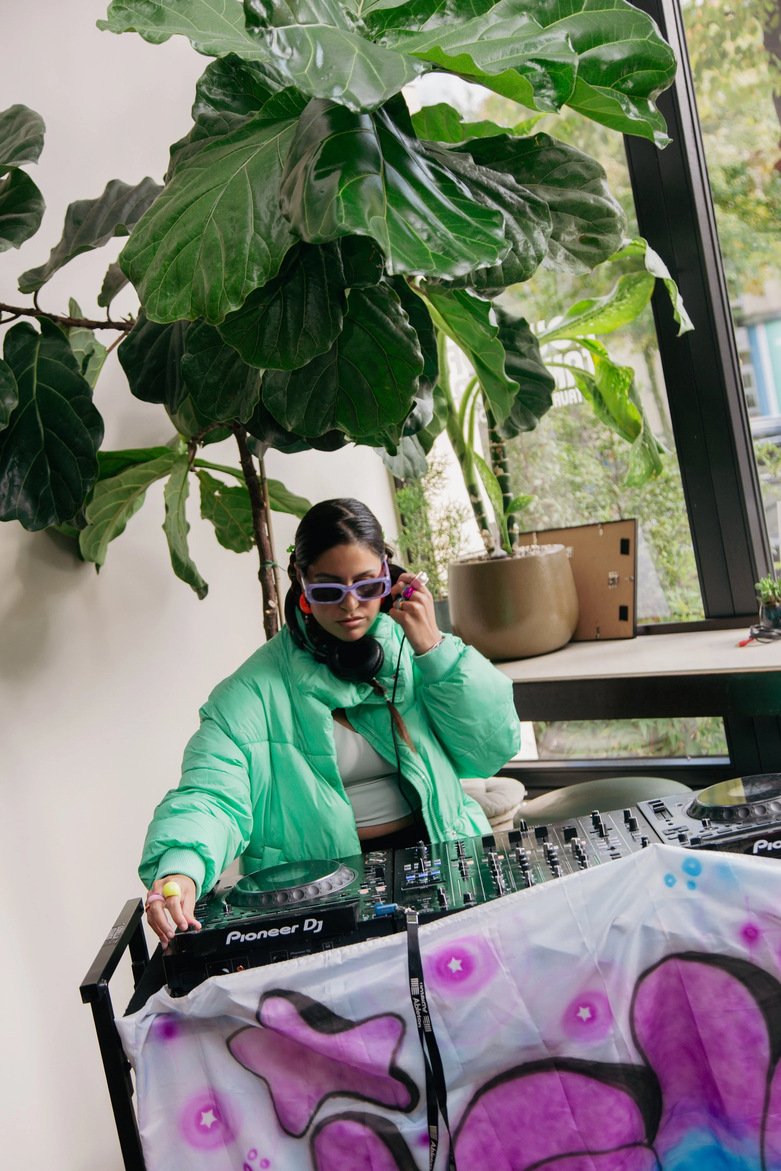 IslaRadio_Hoxton-14.jpg