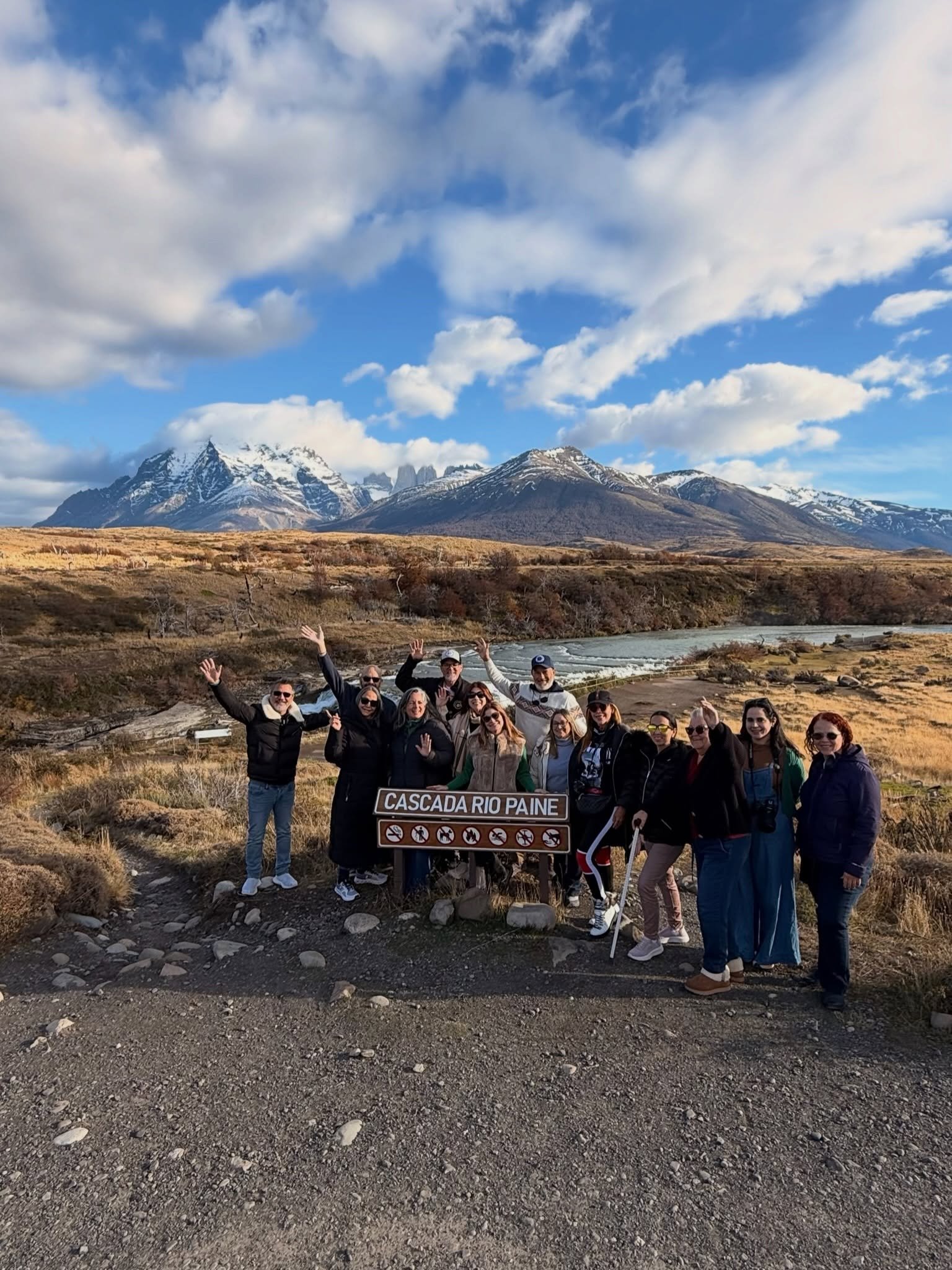 Viajar es, sin duda, la mejor forma de conectarnos con lo incre&iacute;ble que es nuestro planeta. ✨

Ver estas postales de nuestro grupo de Magic Tours en Torres del Paine Chile, Parque Nacional Nahuel Huapi y Bariloche nos recuerda lo cool que es s