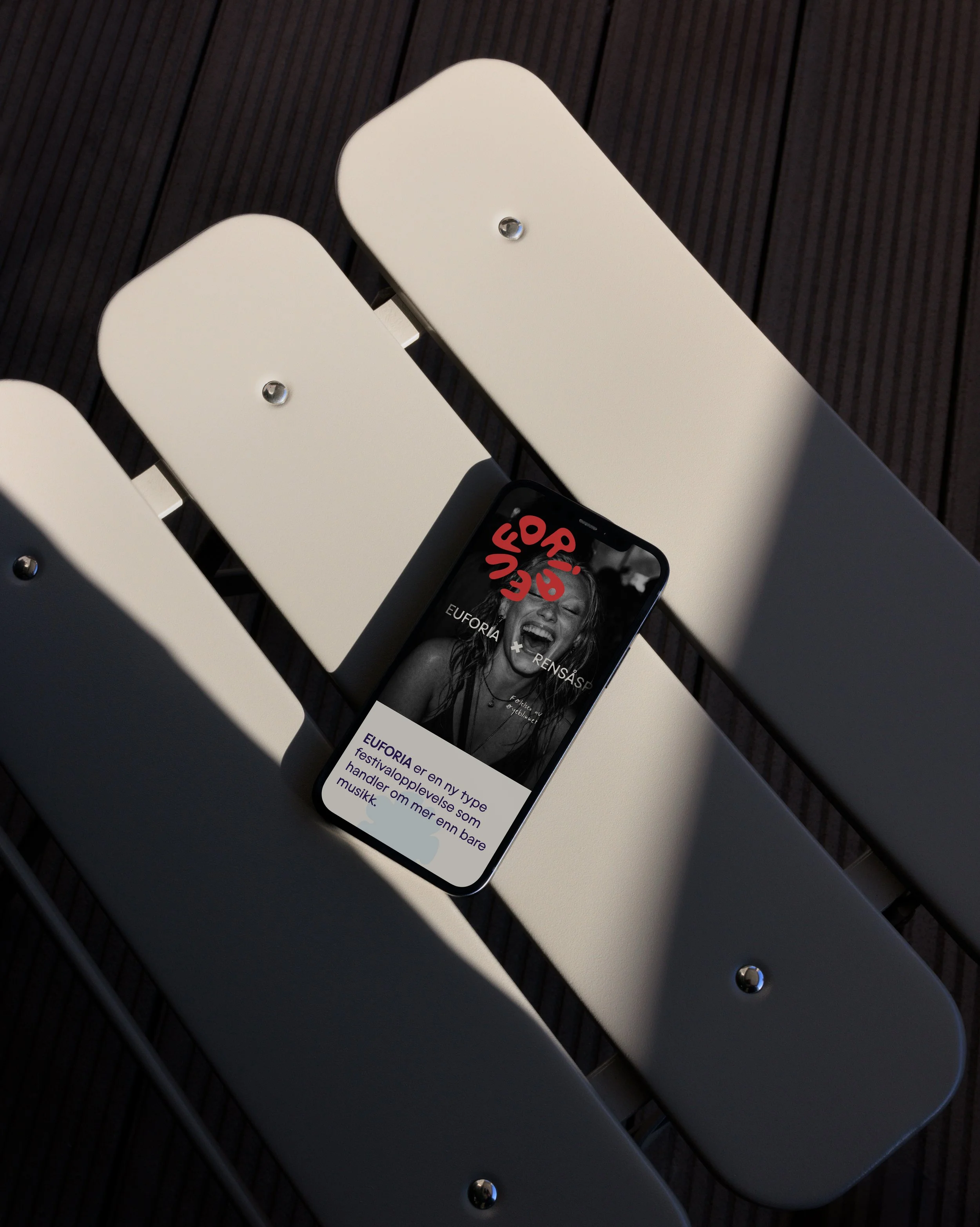 IPHONE-MOCKUP-016.jpg
