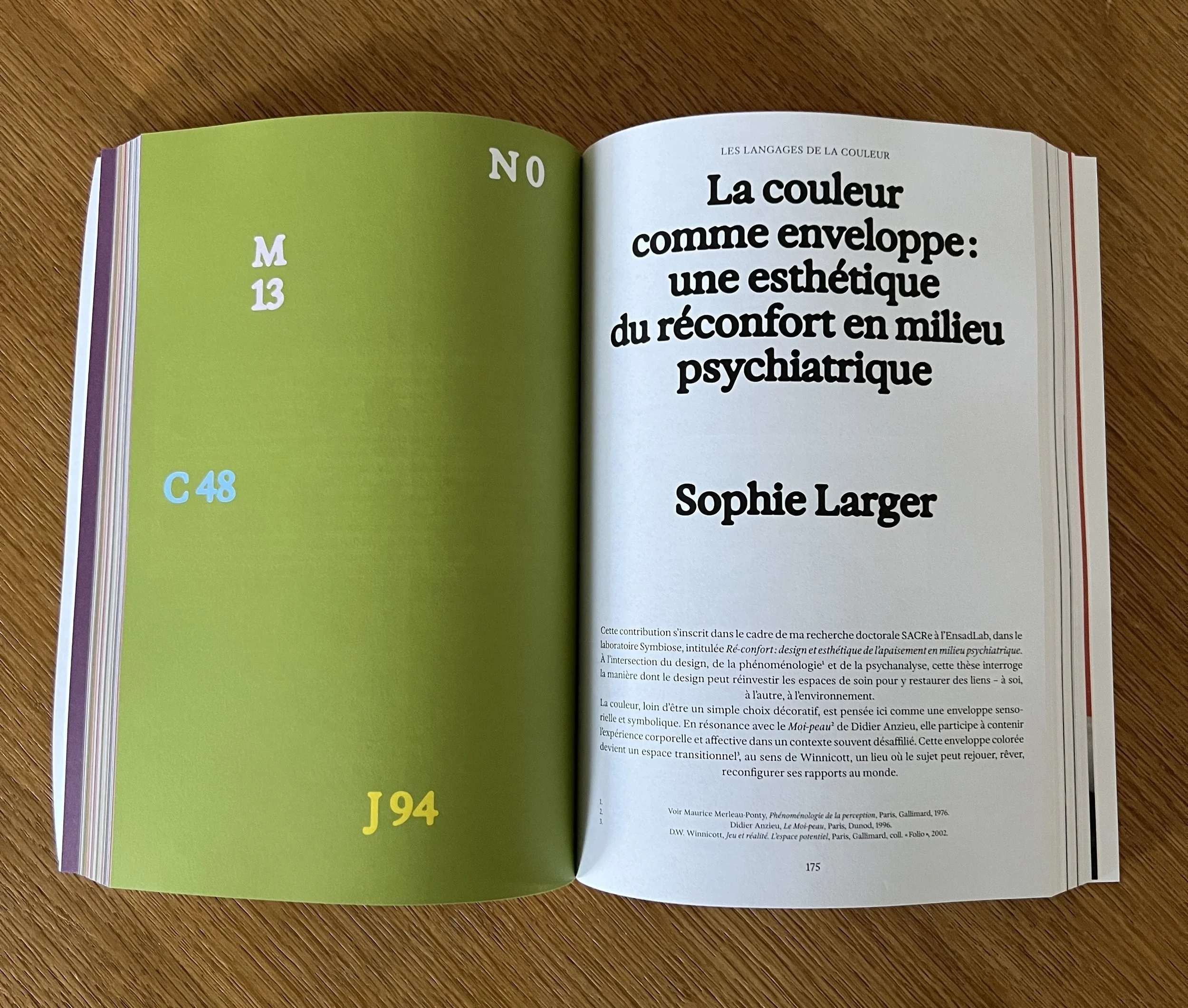 La couleur comme enveloppe : une esthétique du réconfort en milieu psychiatrique de Sophie Larger