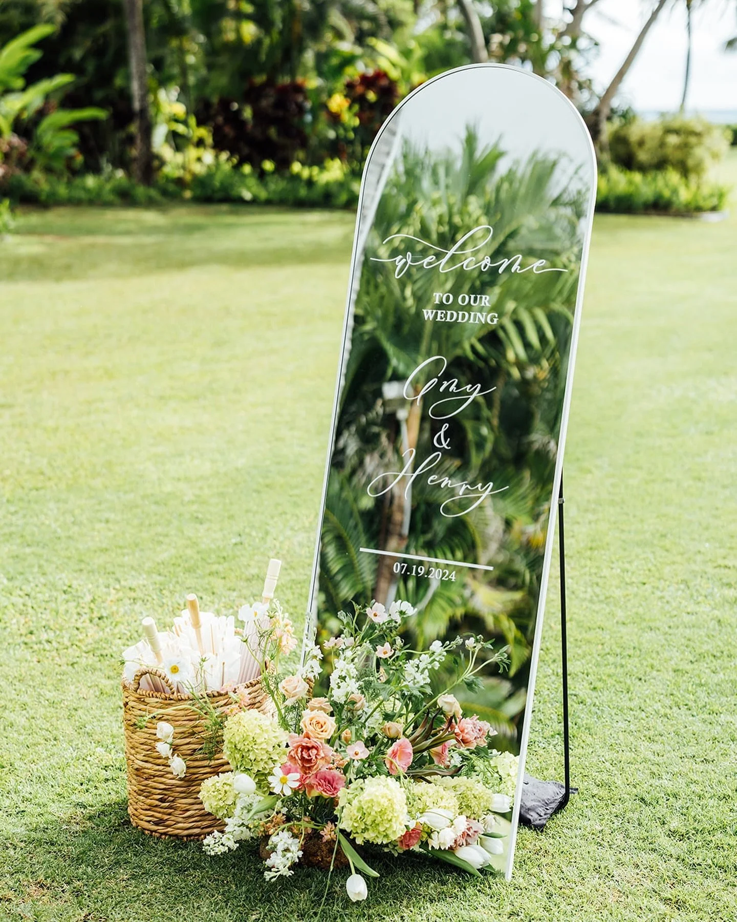 Every detail tells a story. From the elegant welcome sign to the stunning flower arch, we create unforgettable moments that reflect your unique love. Let us bring your dream wedding to life, one beautiful piece at a time.🌺