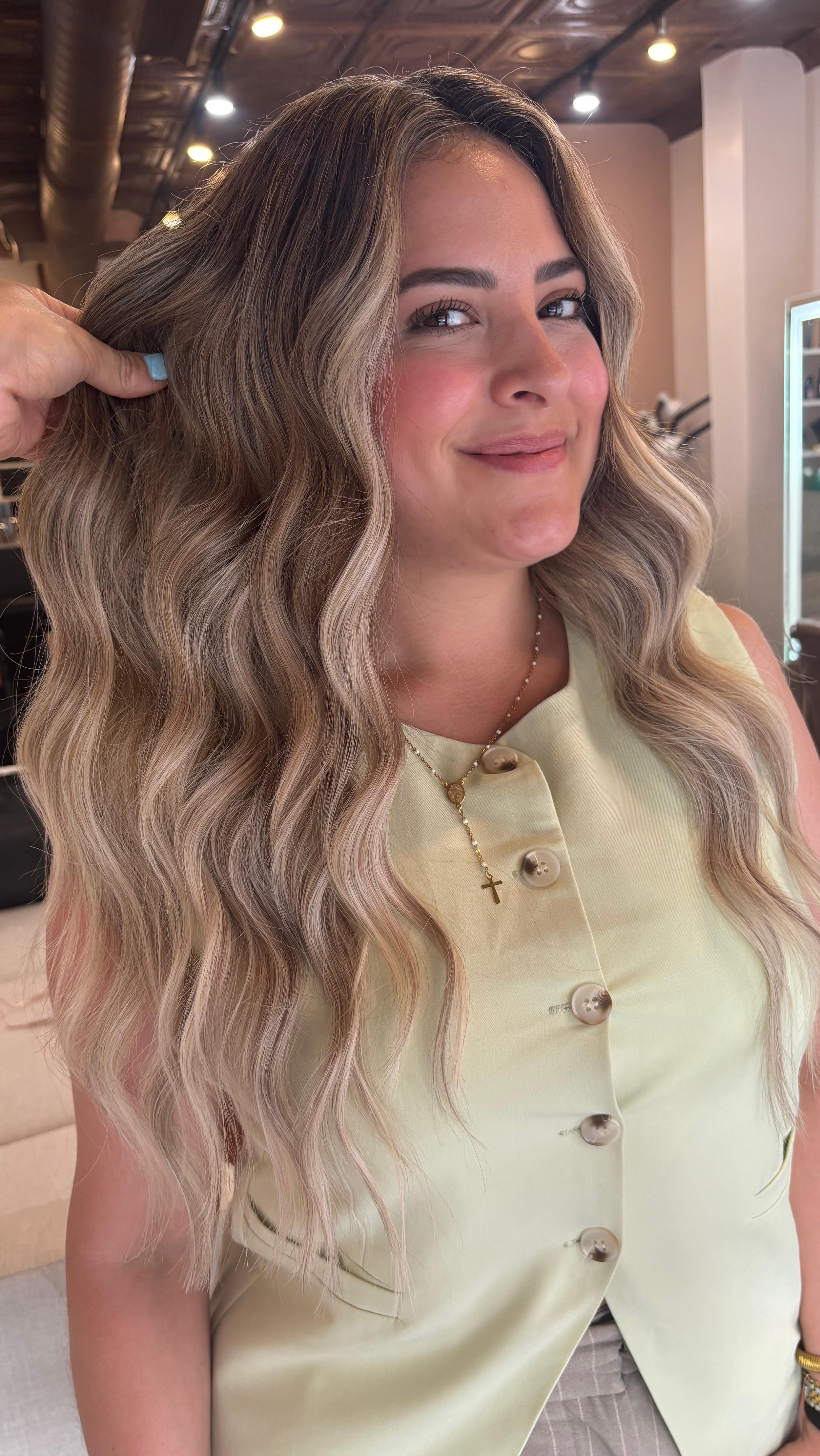 Used 4 different @bellamihair shades to get this dreamy color blend!✨
One of my favorite things about K-Tips is how customizable they are—I can mix multiple tones to seamlessly match your color and add brightness without it ever looking fake.