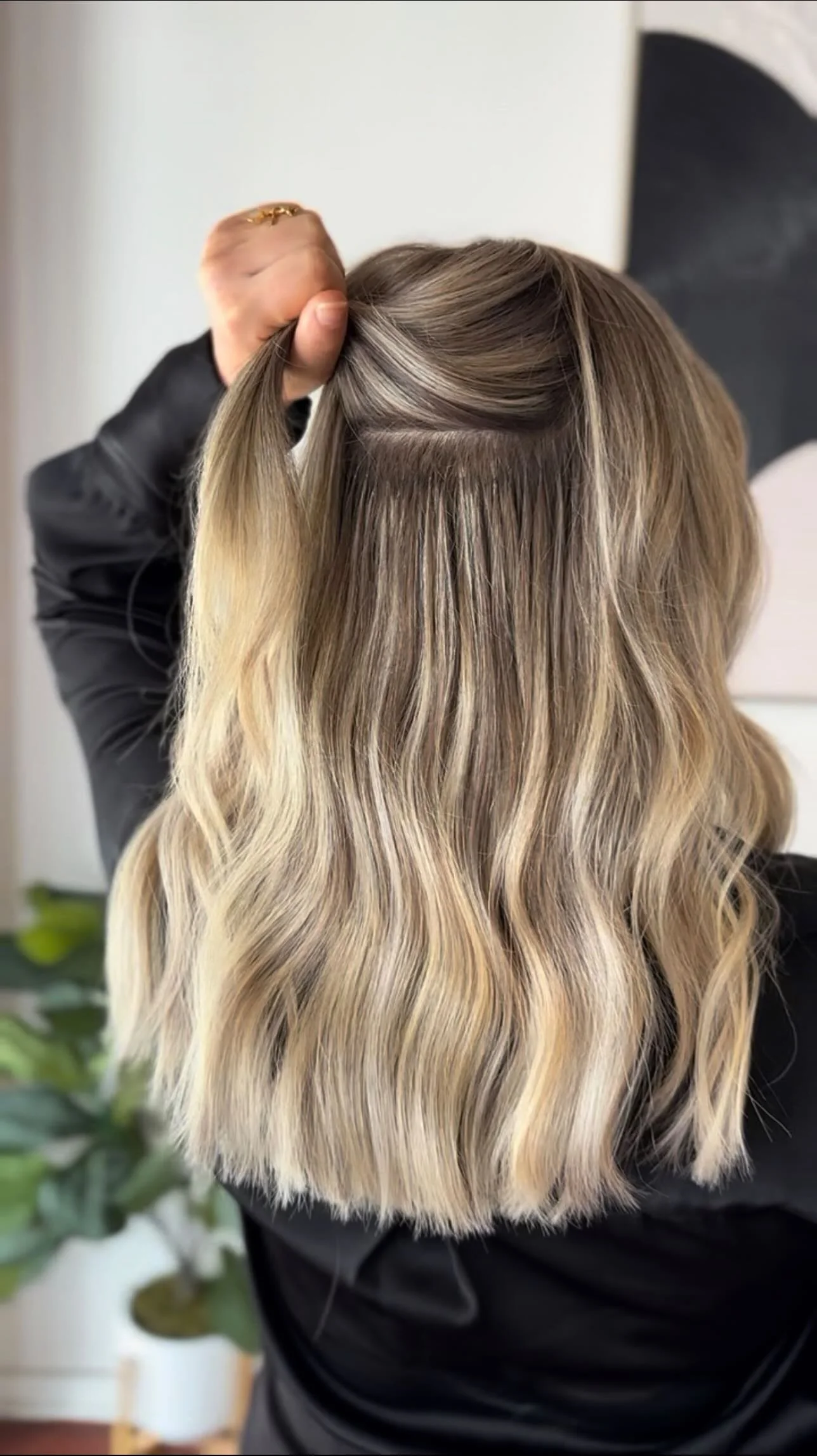 A Lil Longer and a lot Fuller✨
I used 3 different shades of @bellamihairpro K-Tip Extensions!
K-Tips are great for adding fullness and for a seamless blend.✨👀