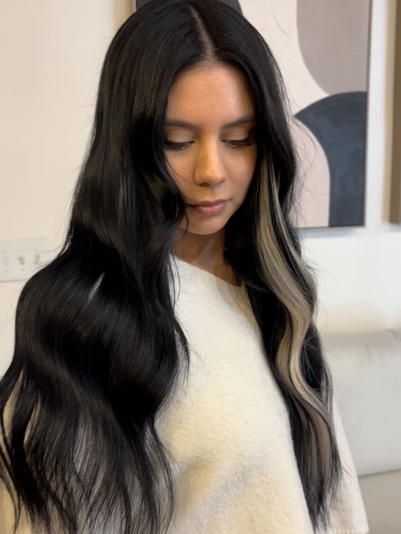 Swipe to see her short Bob Before the Extensions✨

Start the new Year right with gorgeous Hair!💕 
Dm me to book your next Extension Consultation! 

📍West Loop