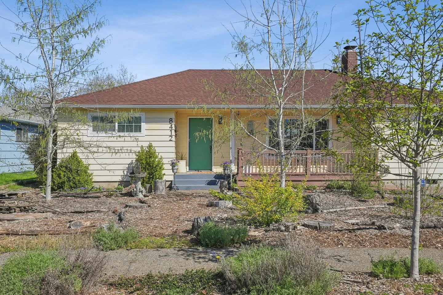 ☀️Just listed in Vancouver Heights &hellip; aka Ranch Heaven!!☀️ 

Hello single level living with the perfect blend of craftsmanship and comfort. Come on in to a semi open floor plan creating great flow between the living room and kitchen. Gather &ls