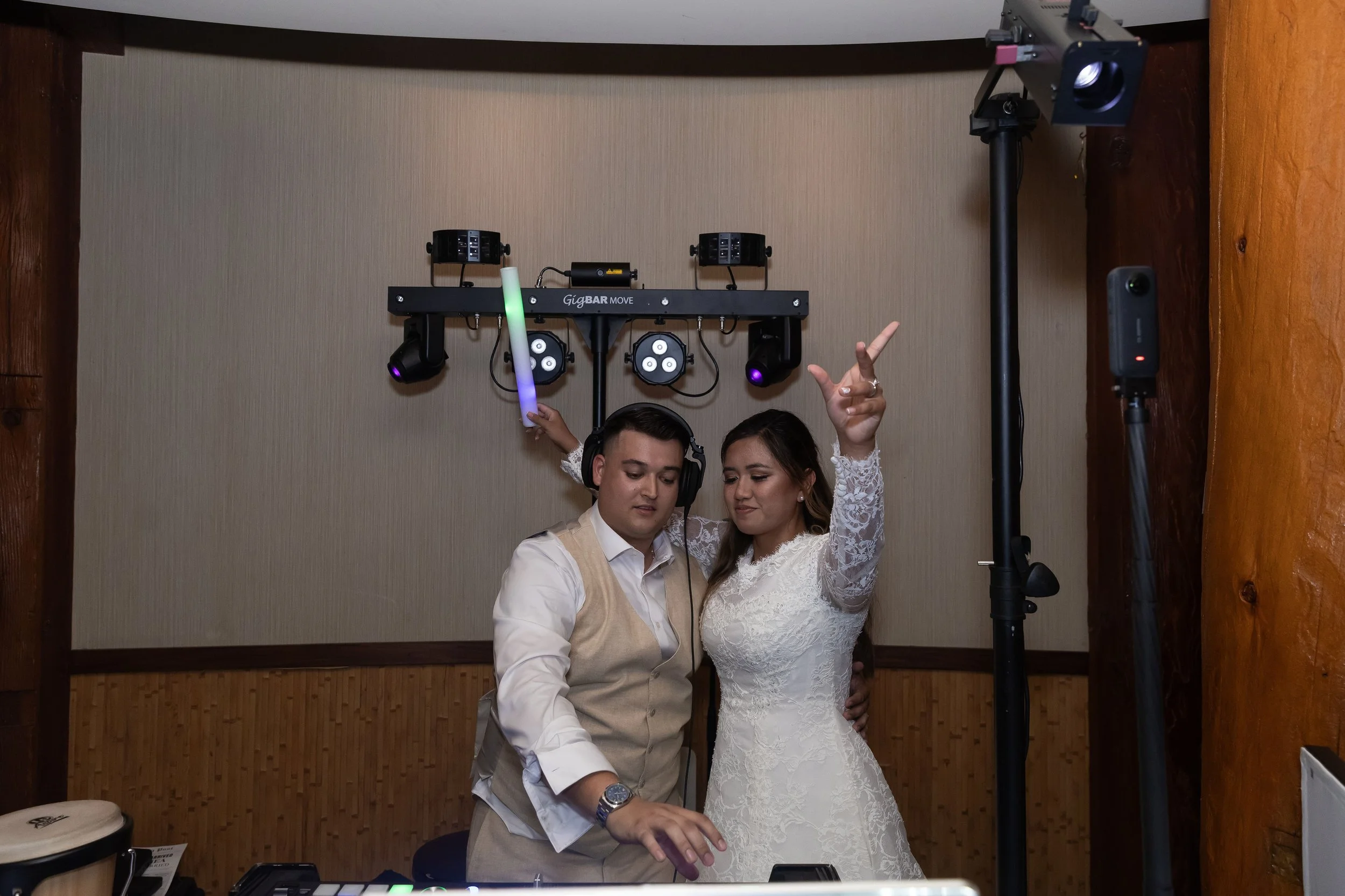DJ Franke and his wife dancing and dj-ing