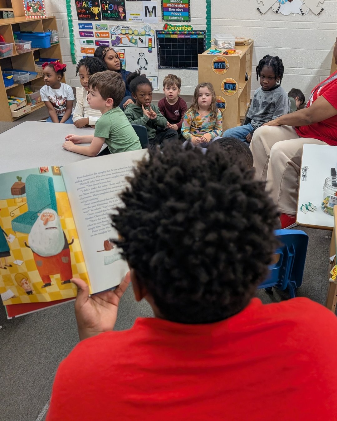 We would like to thank students from AMIkids for reading to our Goldman School students yesterday!📚 In addition to reading, they also made a gingerbread craft.🎄

We always appreciate when members from the community volunteer! #reading #books