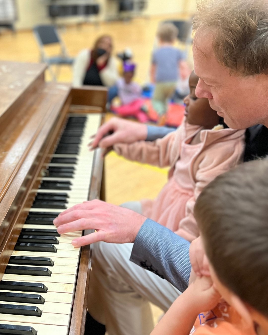 Last week students from our Goldman School and Child Development Centers and members of our Community Life Engagement (CLE) group got to listen to talented pianists from the Wideman International Piano Competition!🎹Jinzhao Xu, the Gold Medalist from