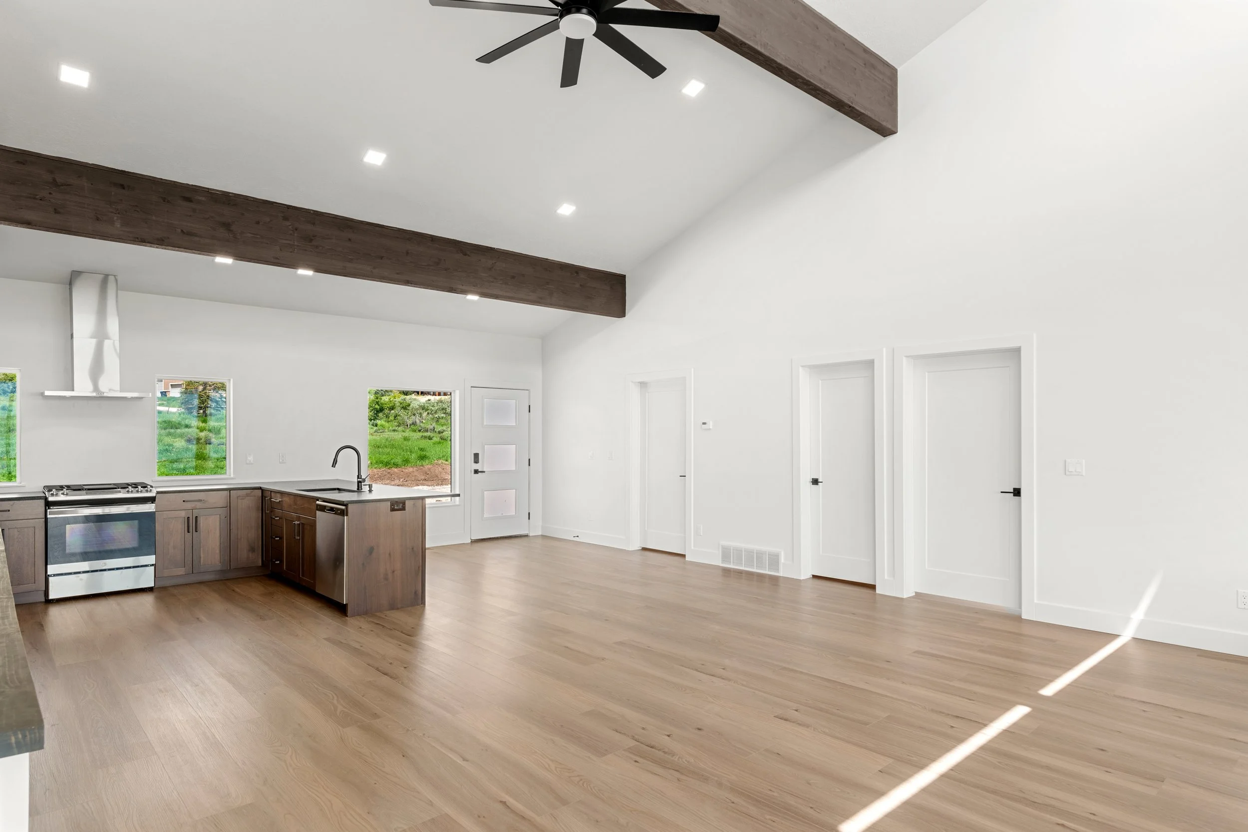 12 1 717 Loveland Ln.jpg