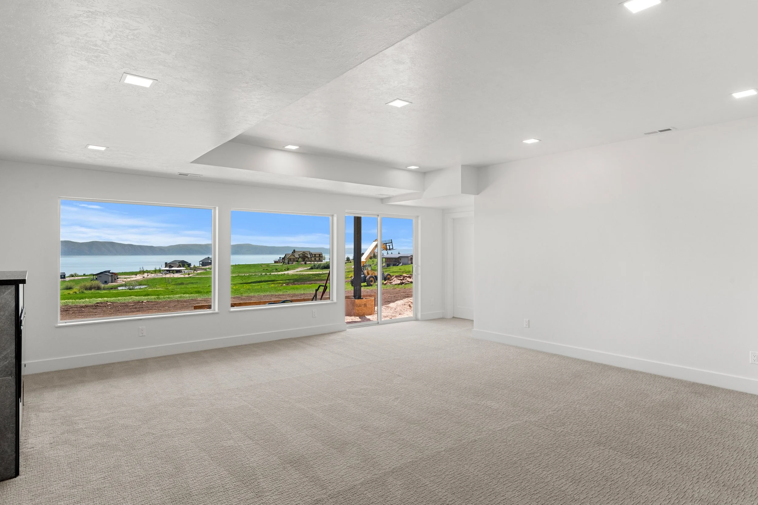 26 717 Loveland Ln.jpg