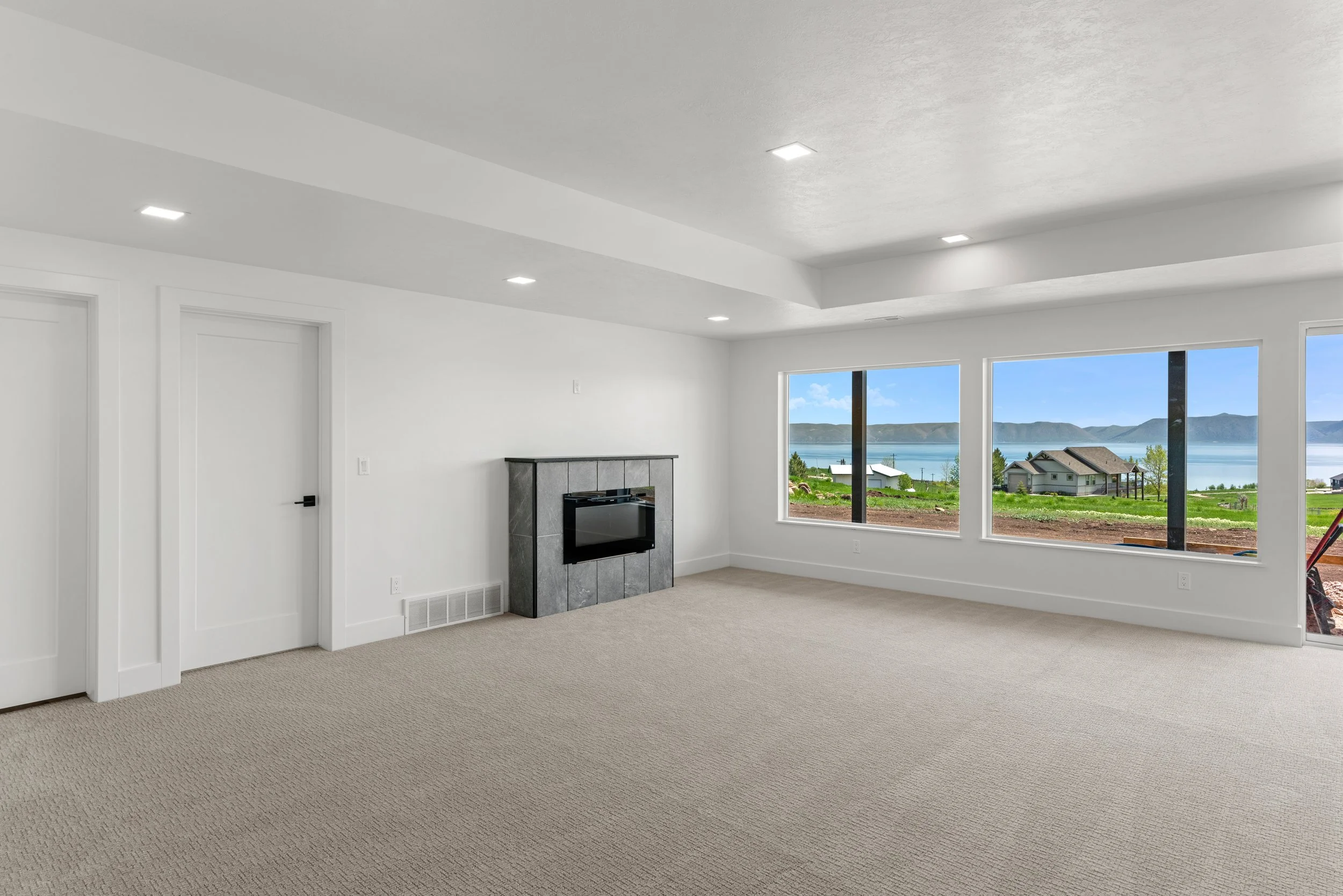 25 717 Loveland Ln.jpg