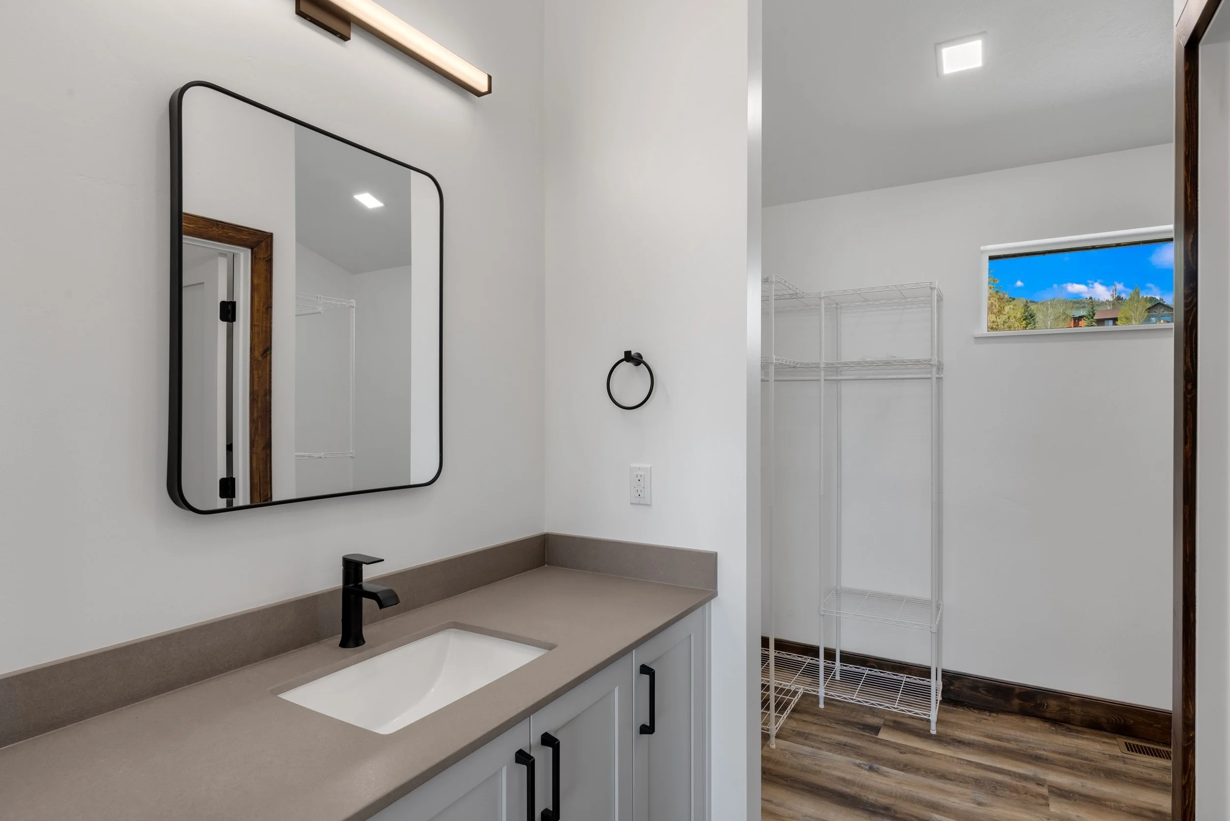 24 12 Country Bear Circle.jpg