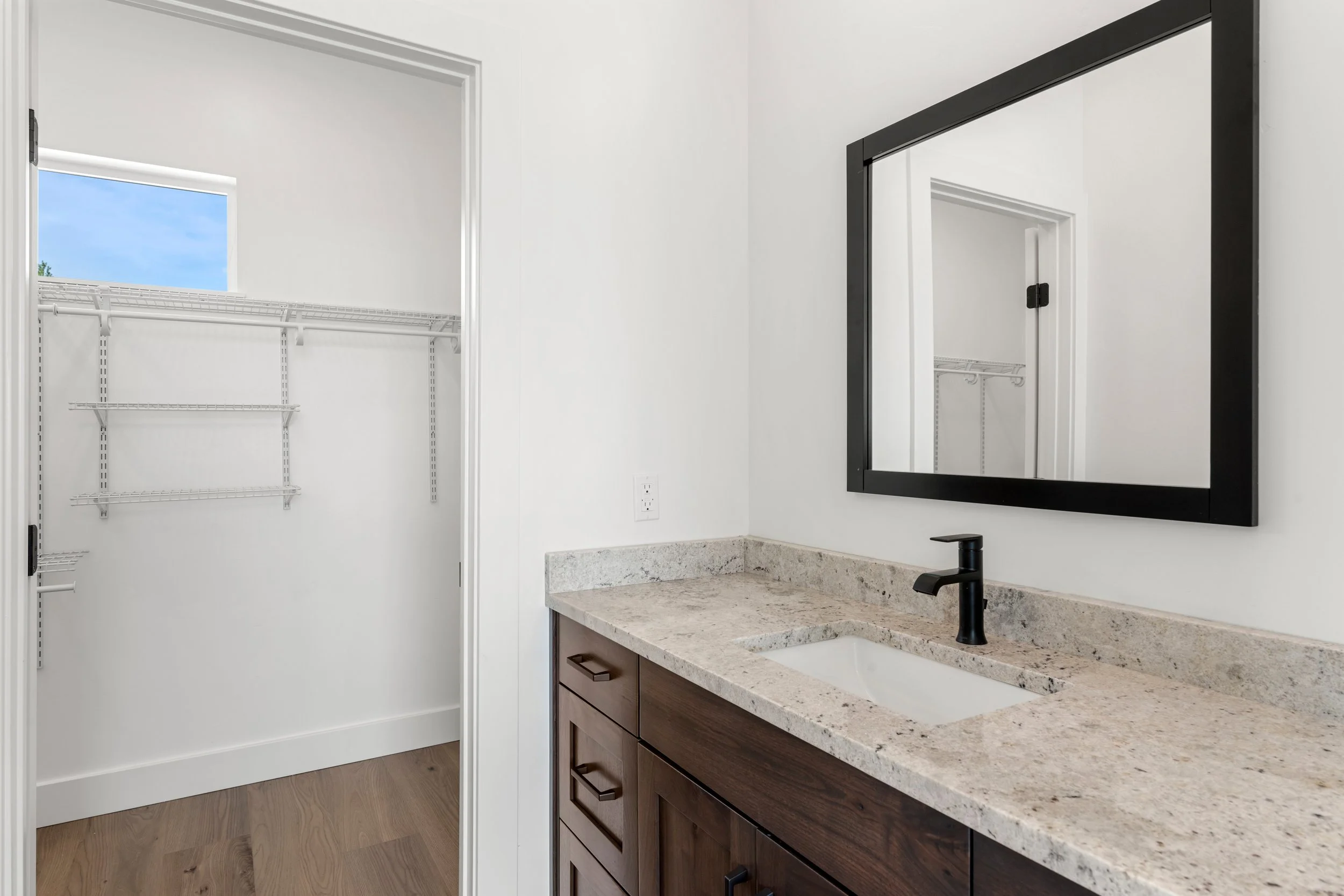 20 717 Loveland Ln.jpg