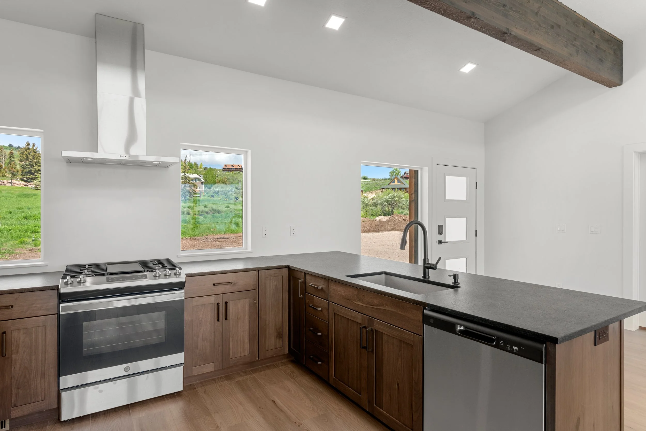 09 717 Loveland Ln.jpg