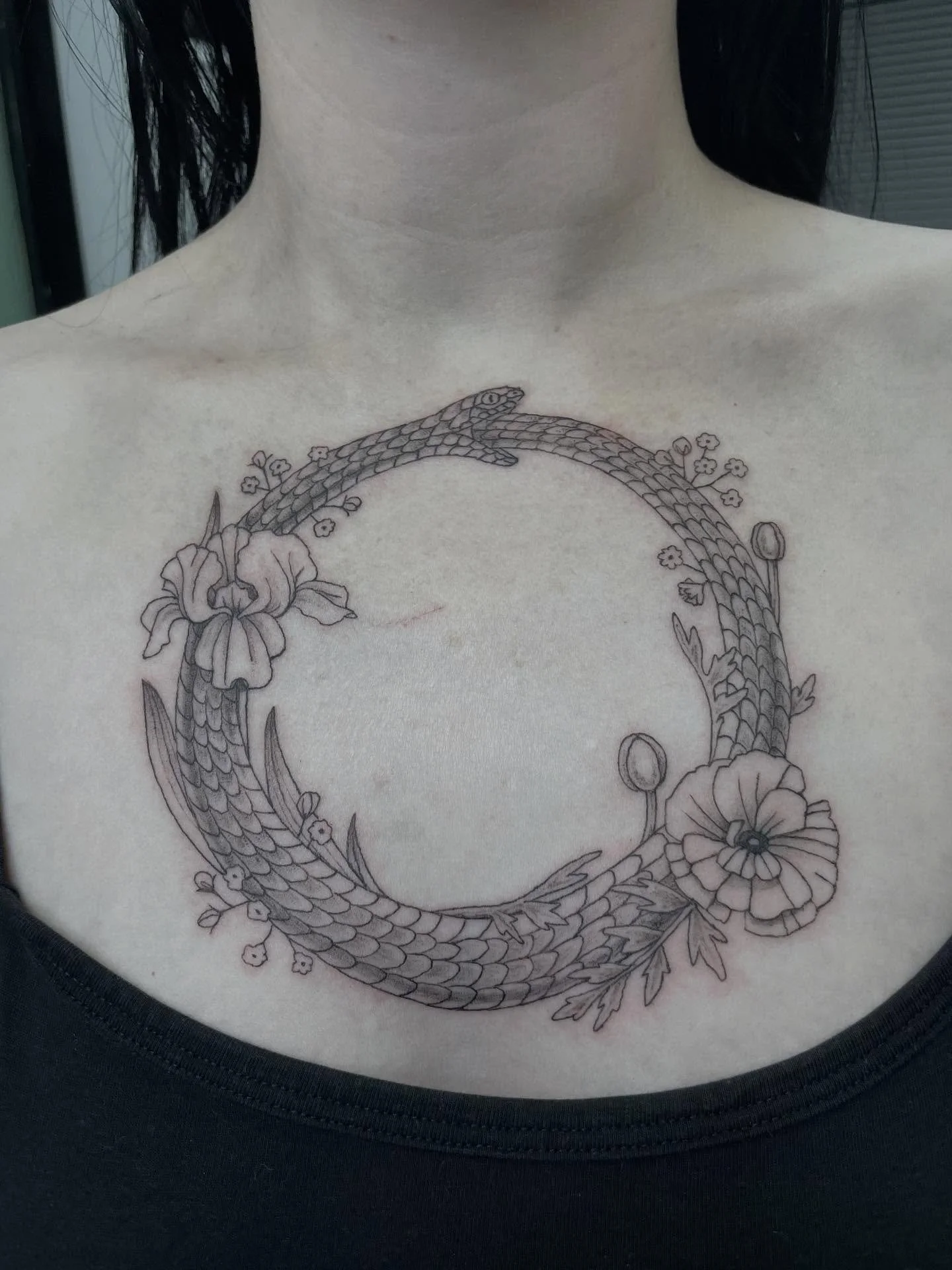 what an honor to work on this beautiful concept and placement. Thank you for trusting me with this piece Samantha. I love everything snakey, nature-y, and esoteric💕 This was so fun, thank you!💕💖 Slide through for a healed one we did about a year a