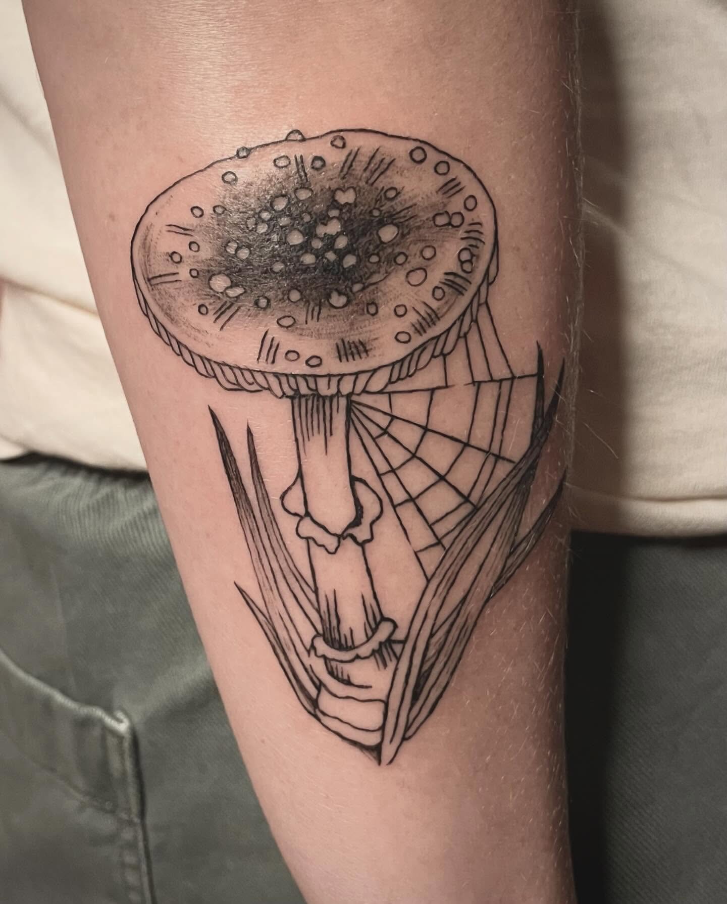 mushroom variation from my flash for hillary 💖🍄&zwj;🟫🕸️ 
loved doing this one and always happy to alter flash to fit your bod 💖
.
.
.
.
#mushroomtattoo #milwaukeetattooartist #wisconsintattooartist #finelinetattoos