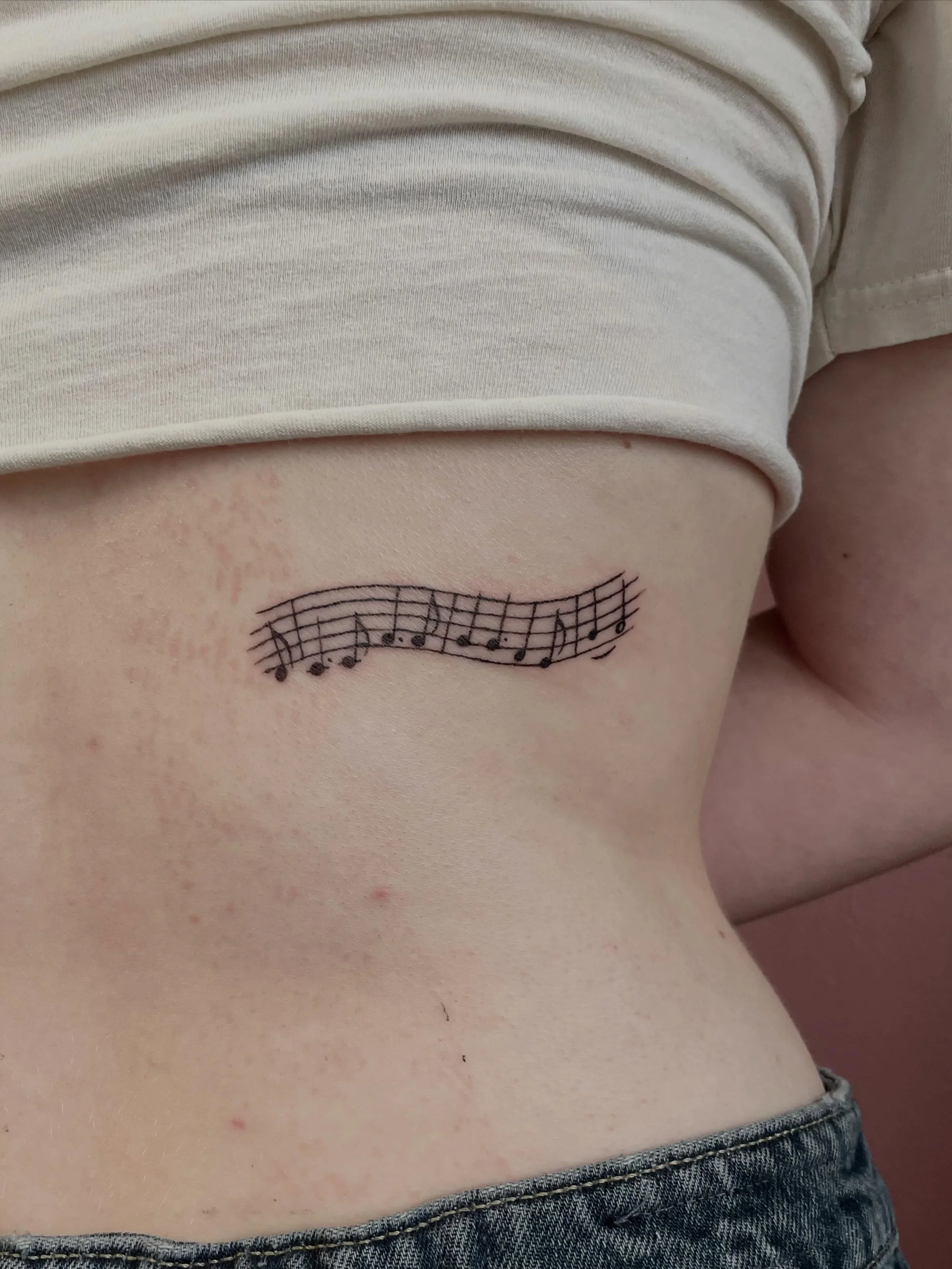 a song for @nev.a._m and some irises for her mom 💖💫 thank you both!
.
.
.
.
.
#milwaukeetattoo #wisconsintattooartist #cutetattoo #finelinettattoo